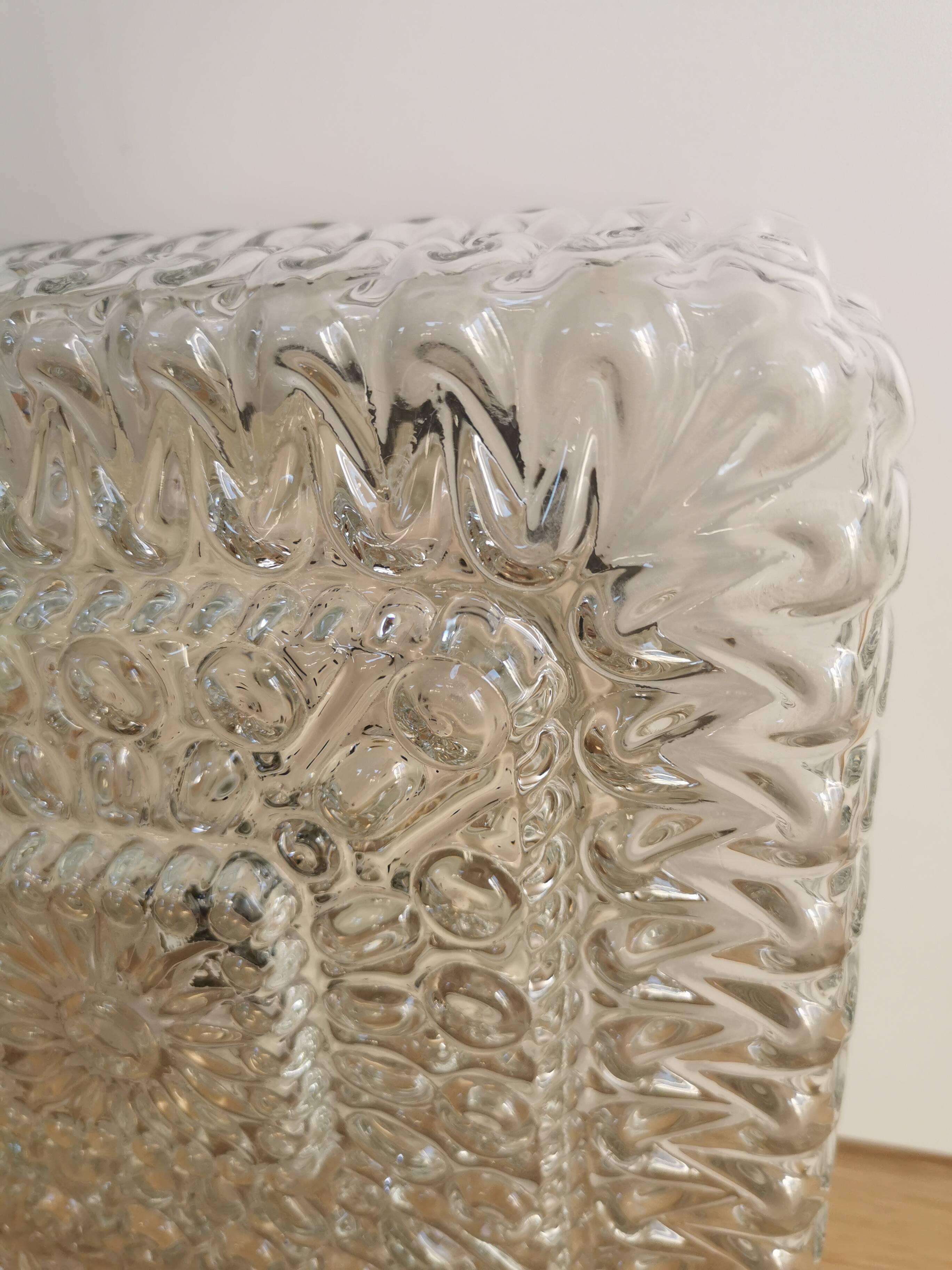 Plafonnier vintage en verre gaufré : éclairage rétro des années 1970