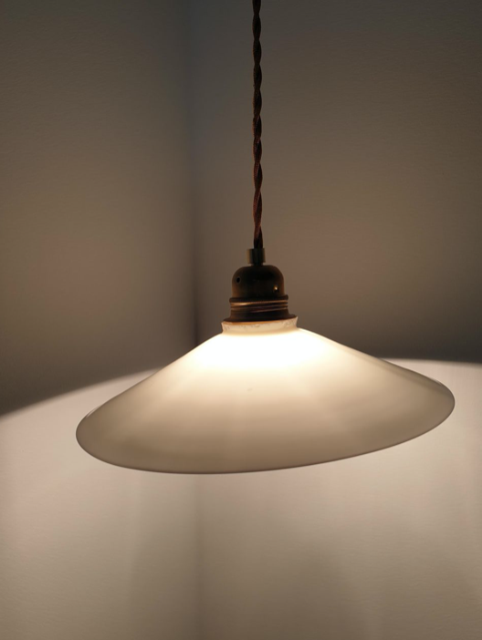 Smooth opaline hanging