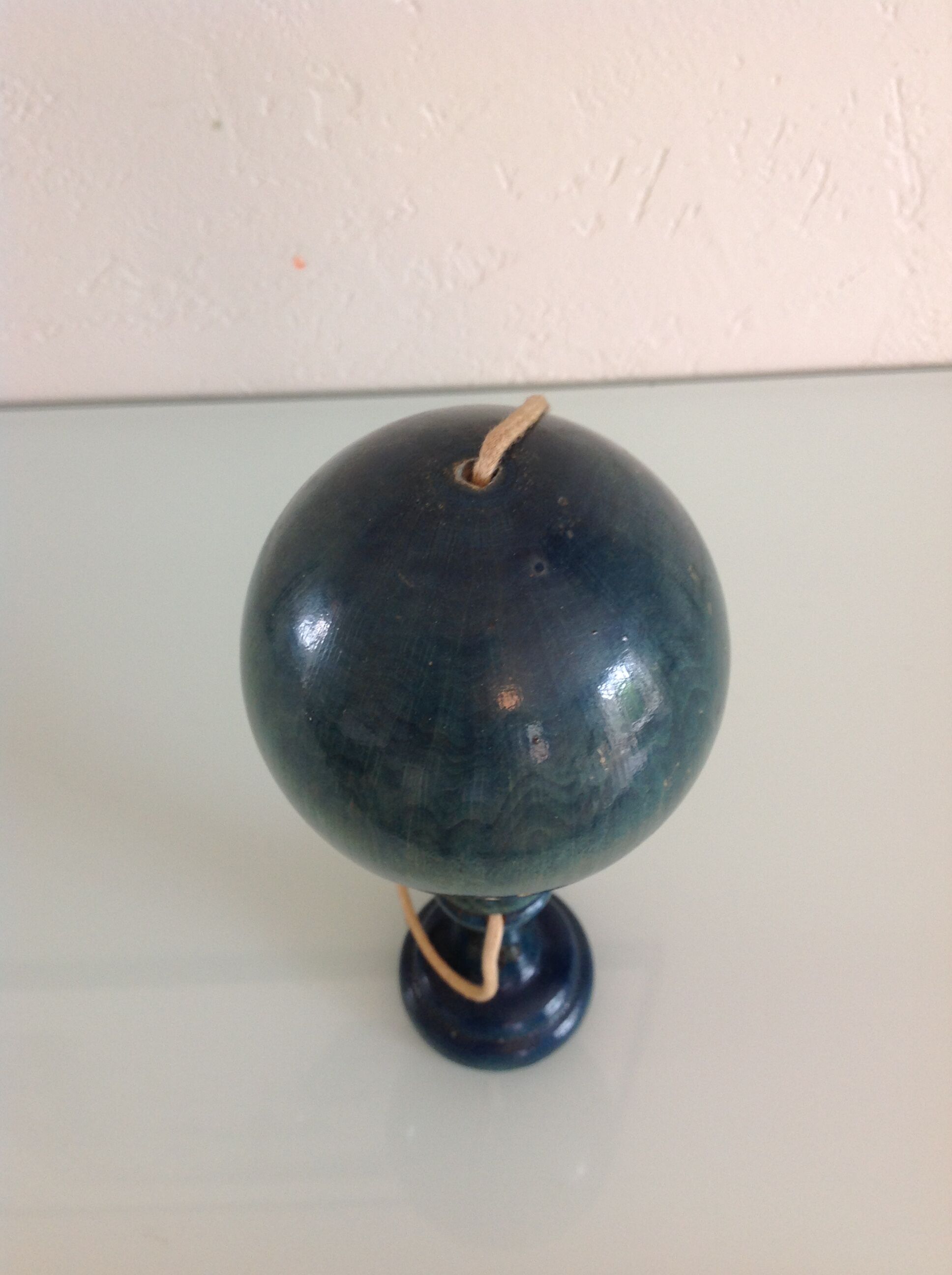 Former wooden blue bilboquet
