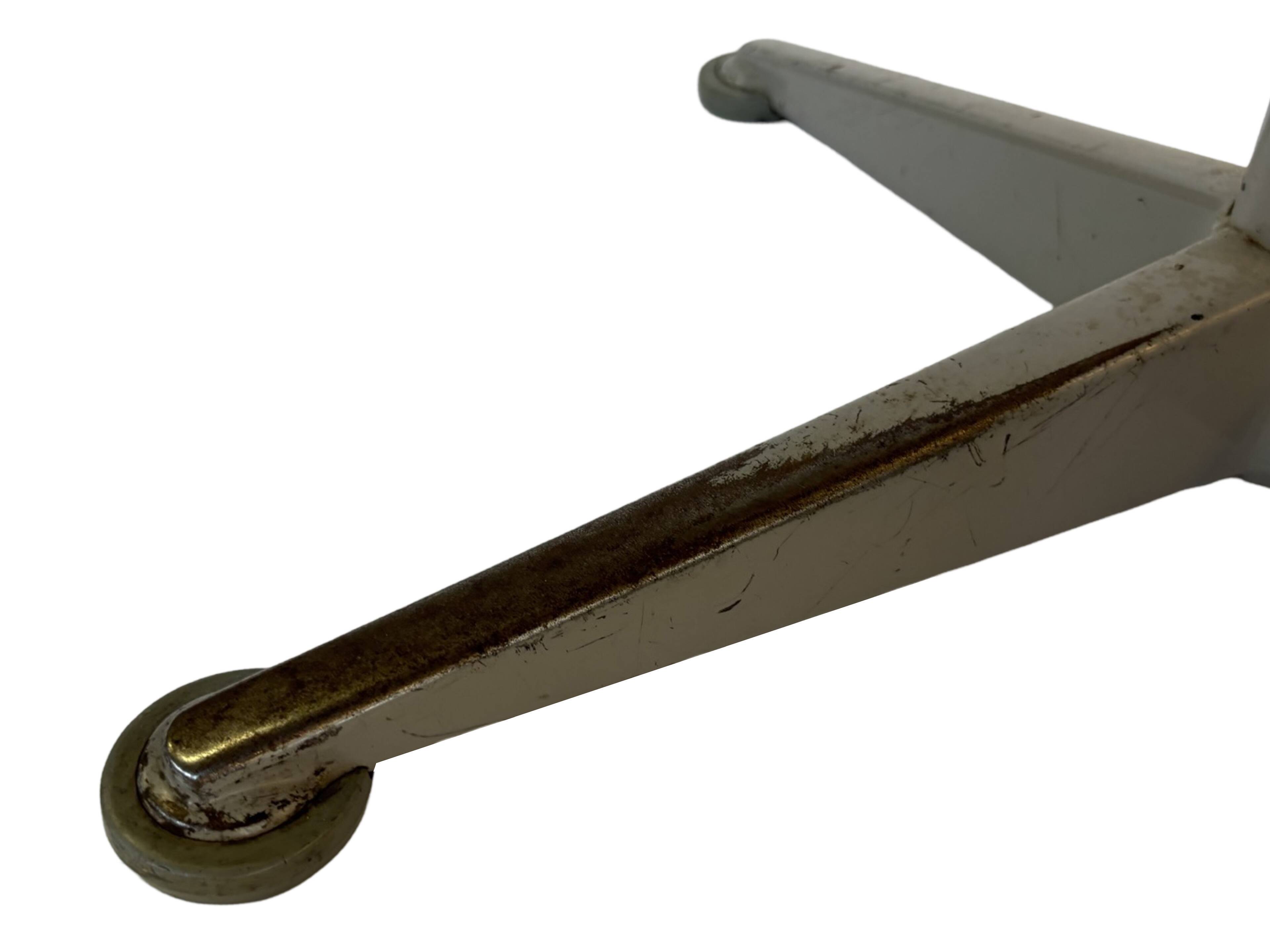 Vintage Friso Kramer work chair from Ahrend de Cirkel dutch design