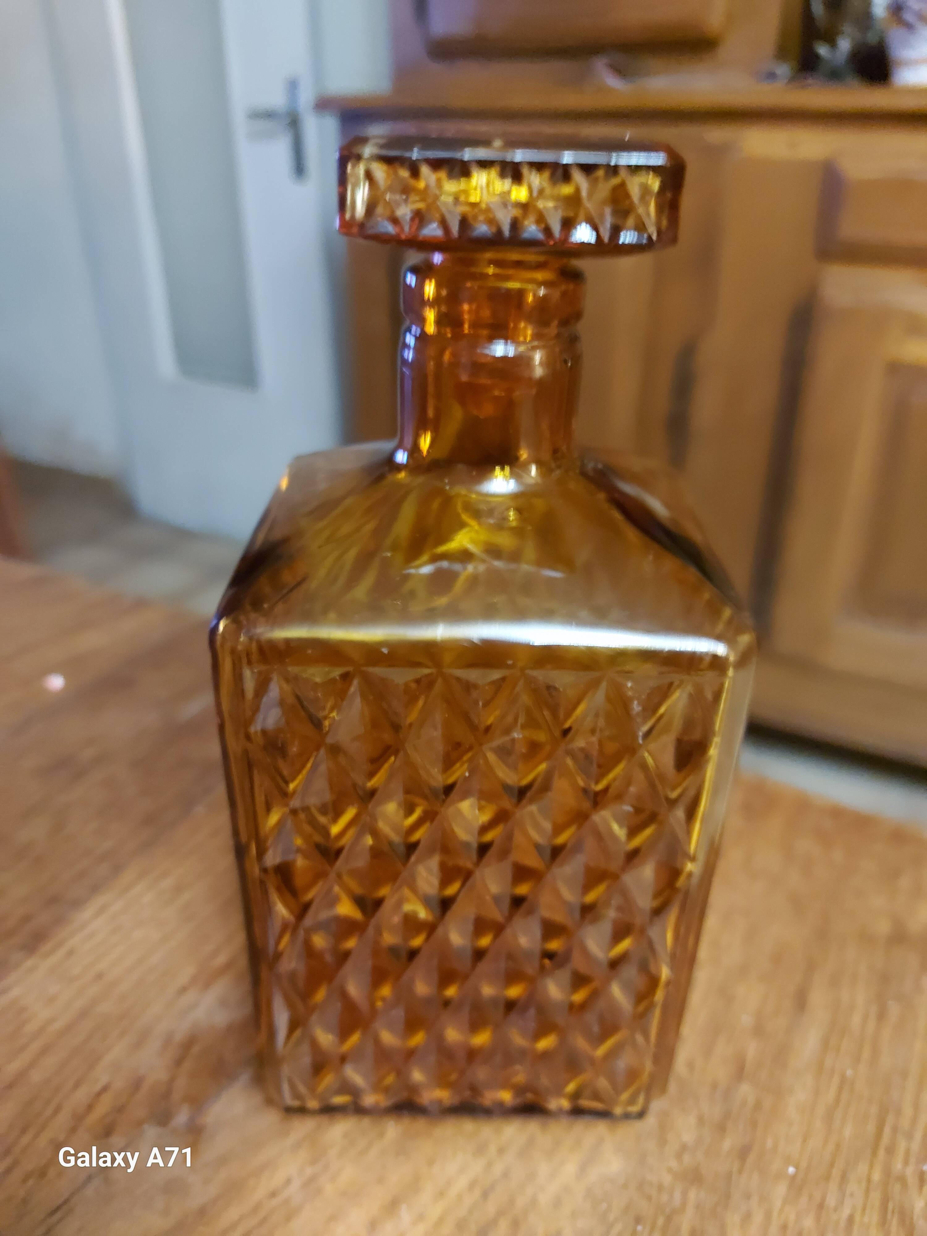 2 carafes à liqueur couleur ambré à pointes de diamant