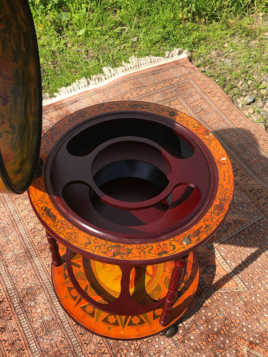 Globe terrestrial bar