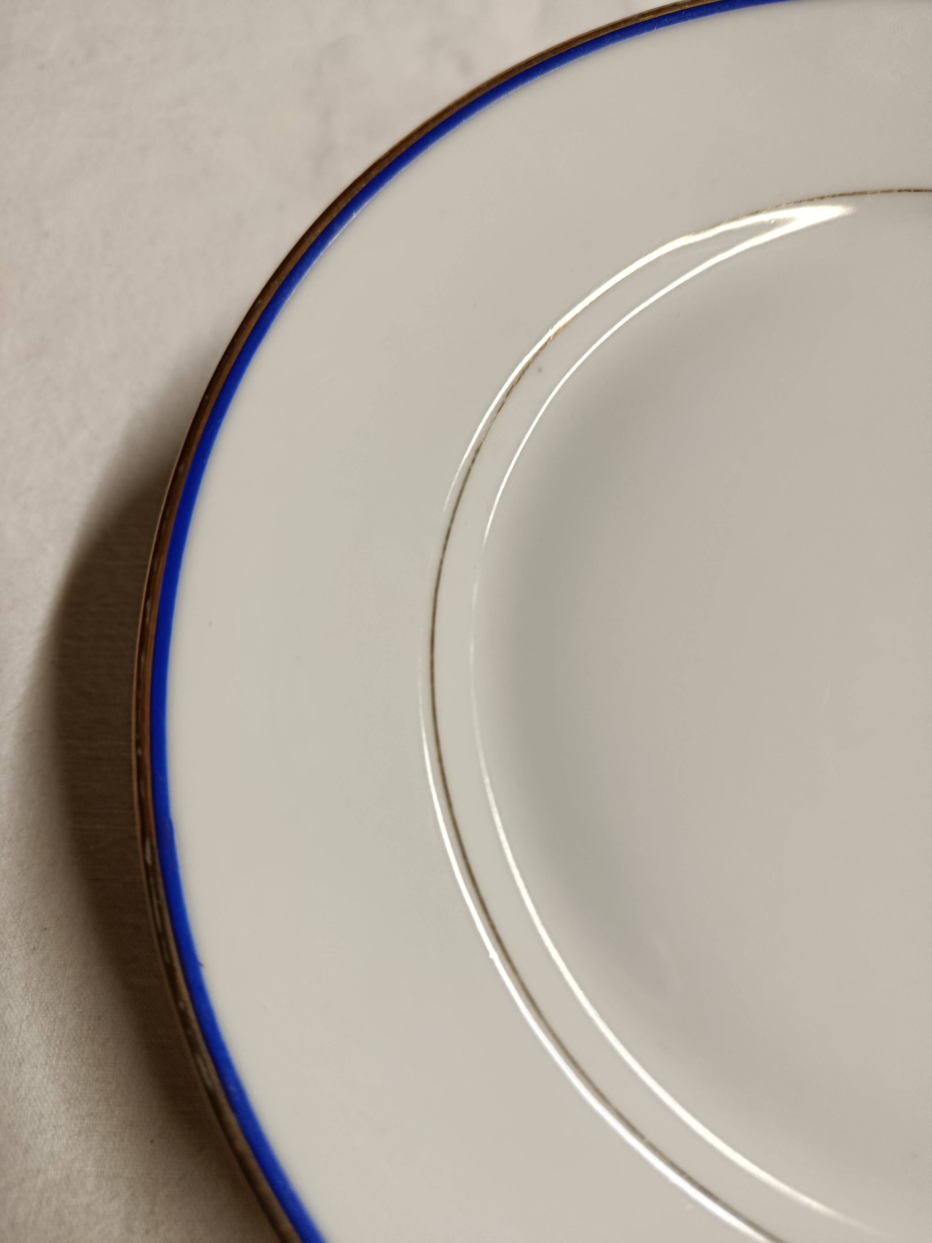 15 assiettes en porcelaine de Limoges