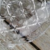 Compartmentalized dish in chiseled glass