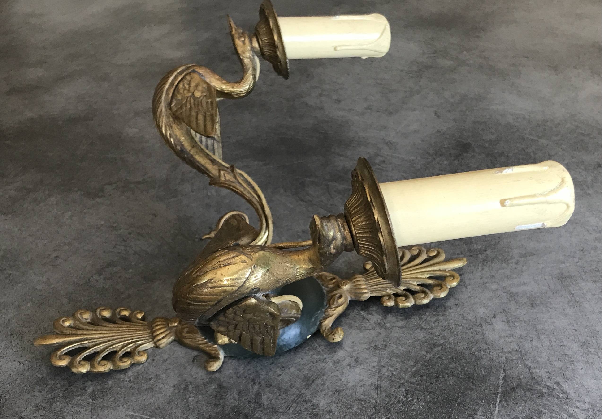 Ancienne applique murale en bronze bras à décor de cygnes et palmettes style empire