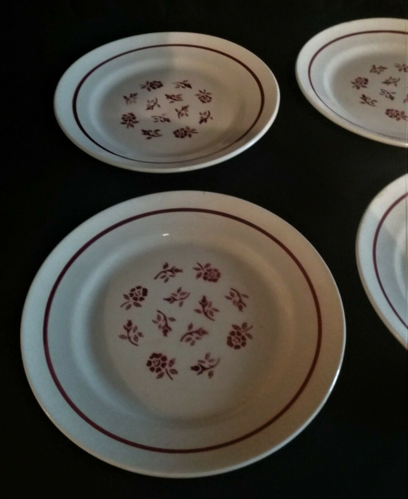 Série de six assiettes plates en faïence Pexonne modèle Alger