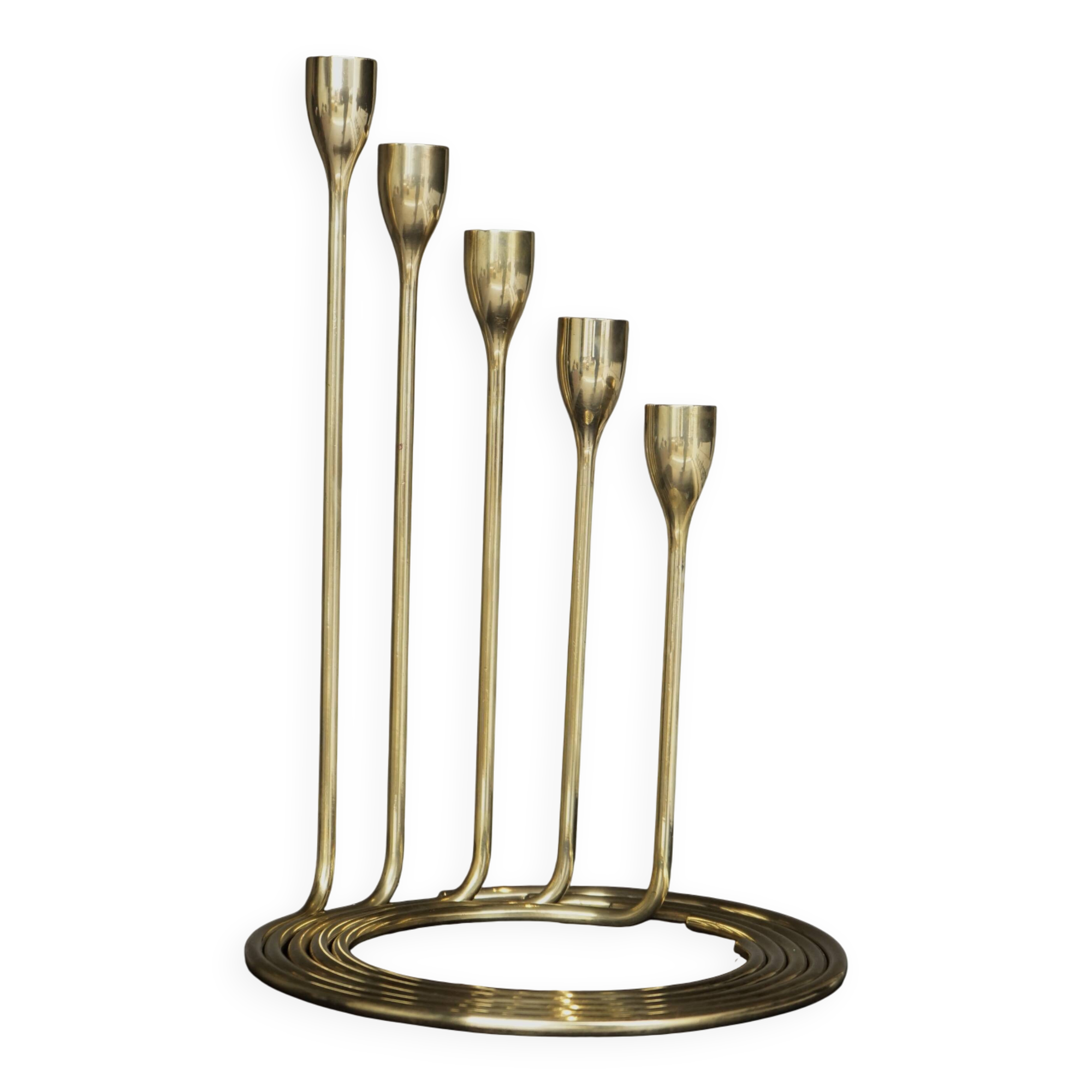 Ensemble de candélabres en laiton massif Spiral de design danois. Années 1960.