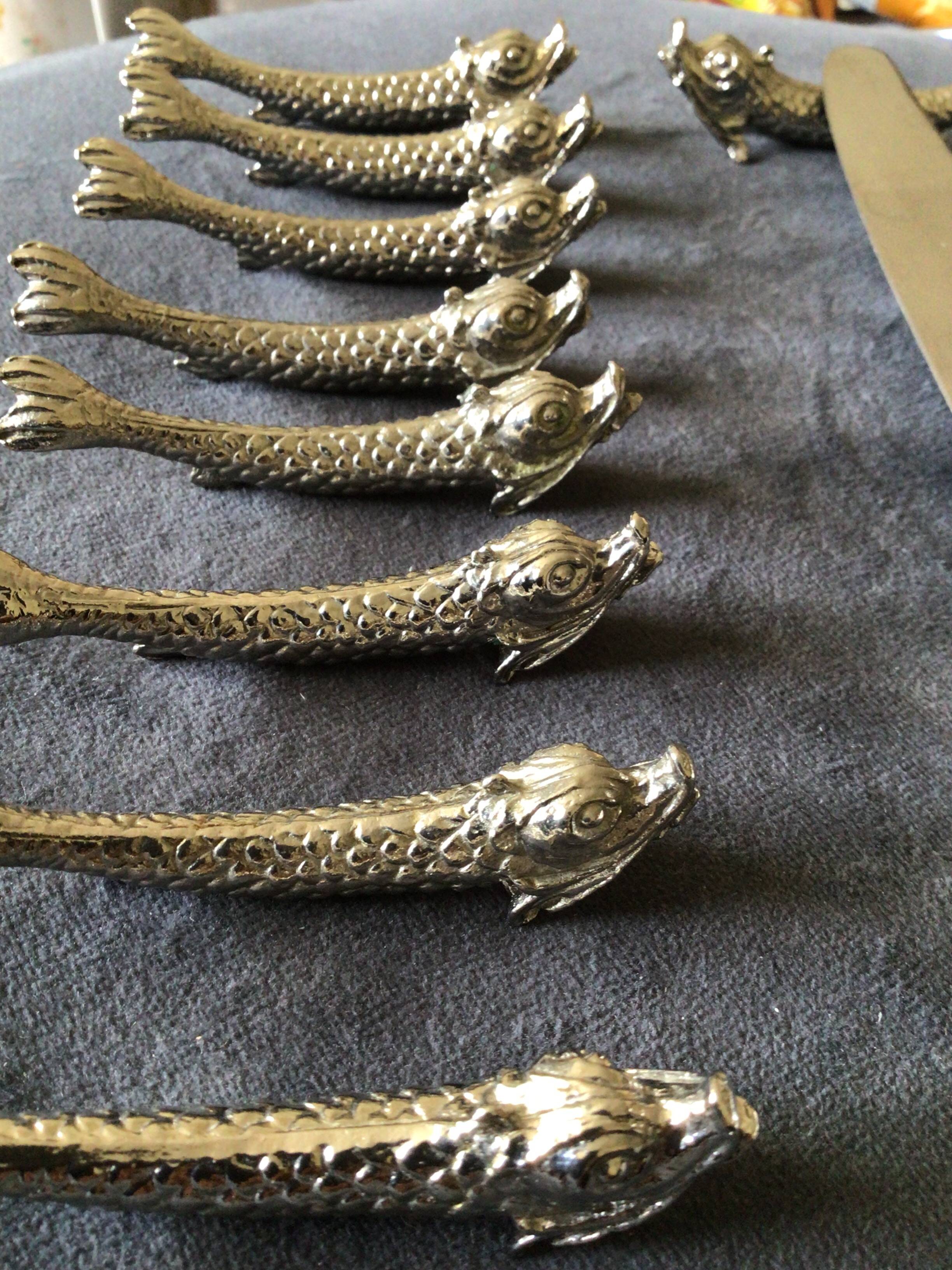 Fish knife holders