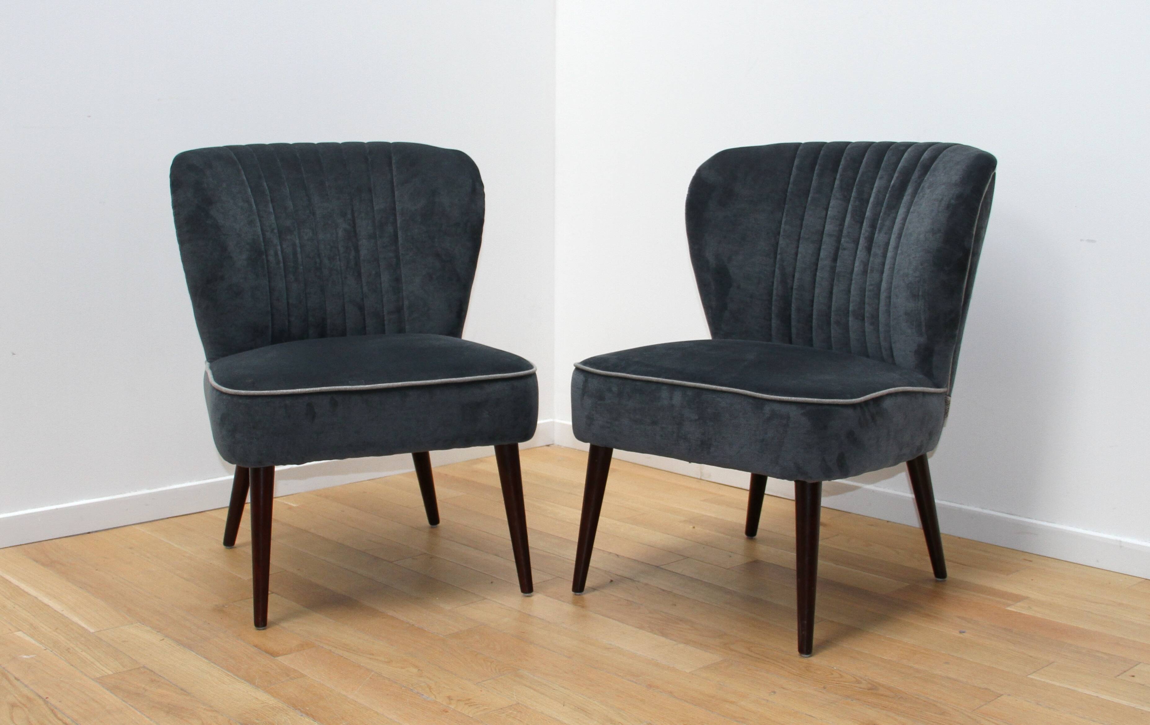 Pair of Smocker armchairs, Dutch Bone