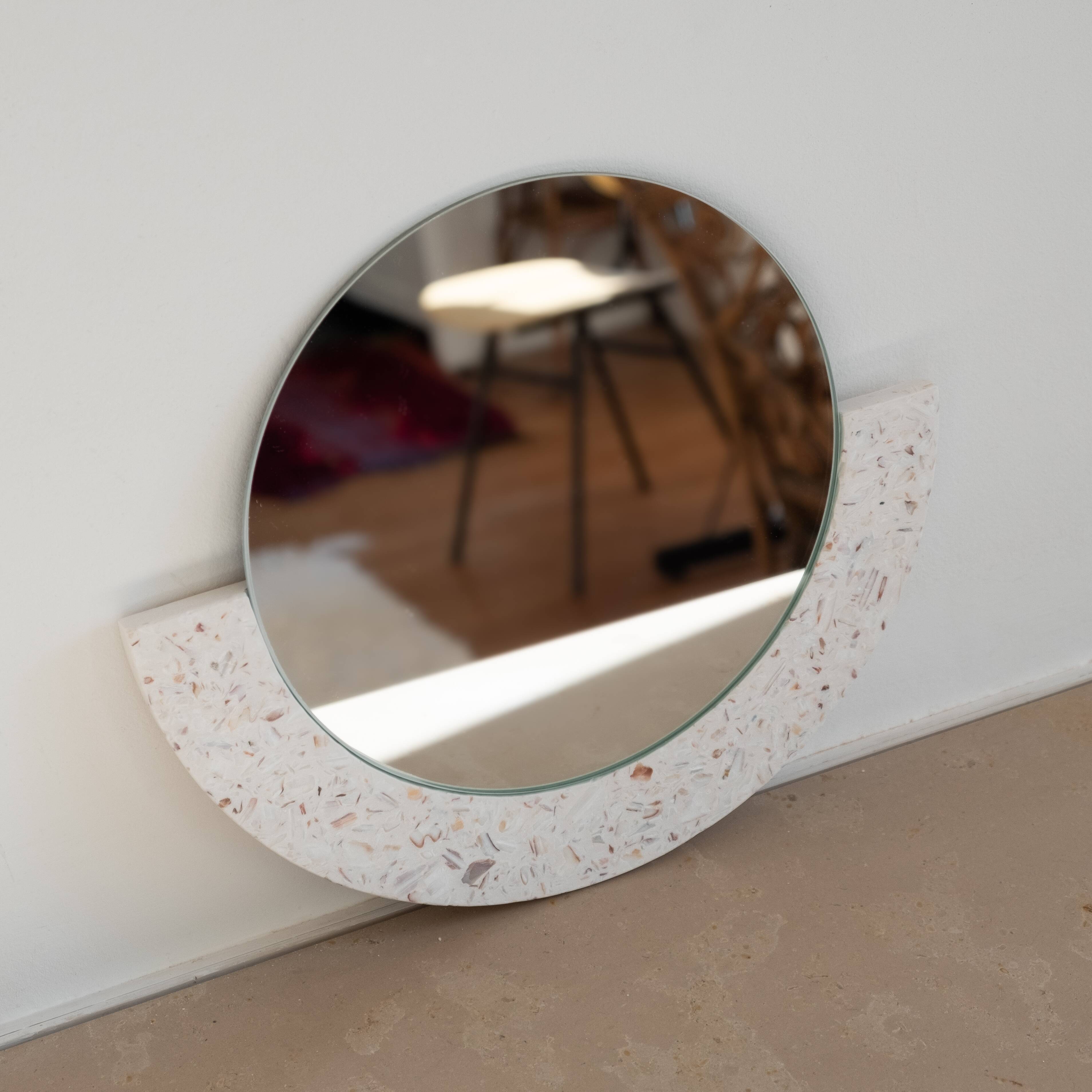 Half mirror 28 cm in recycled shells
