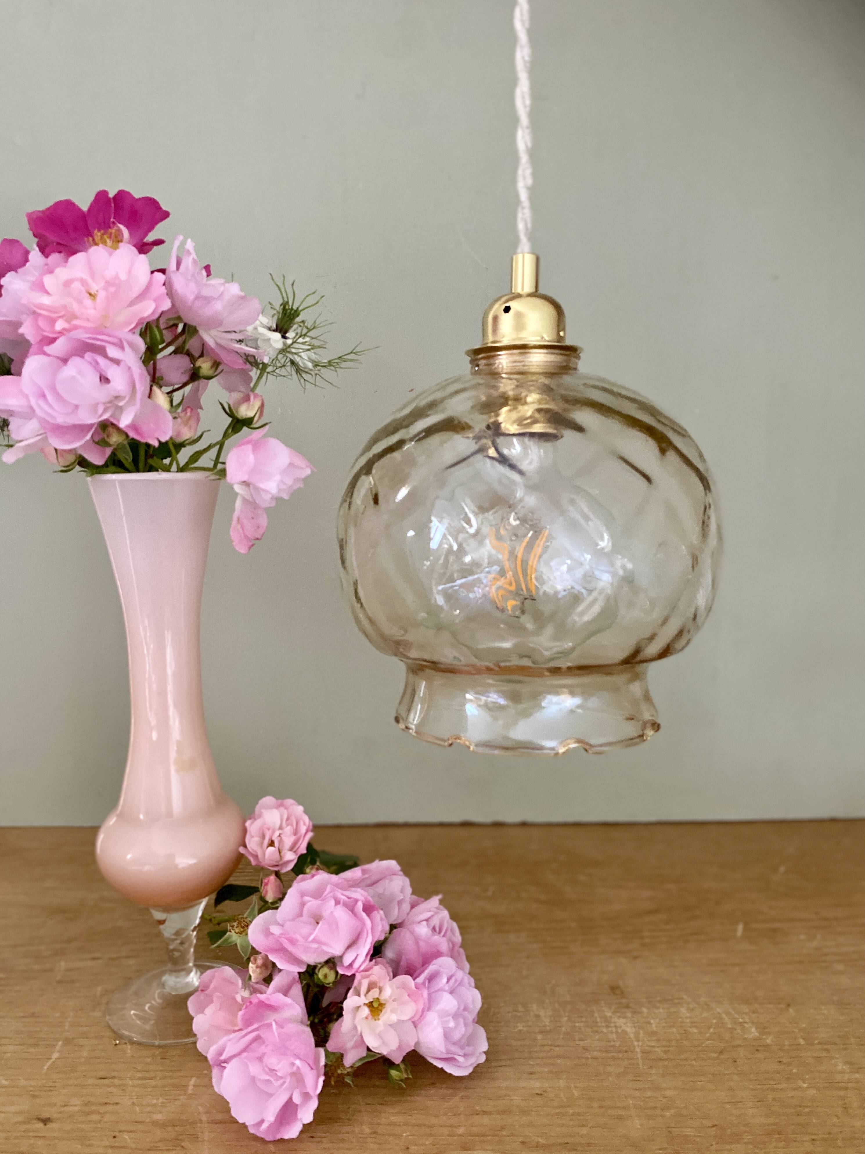 Suspension globe vintage en verre ambré