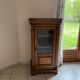 Petit meuble d’appoint vitré en merisier