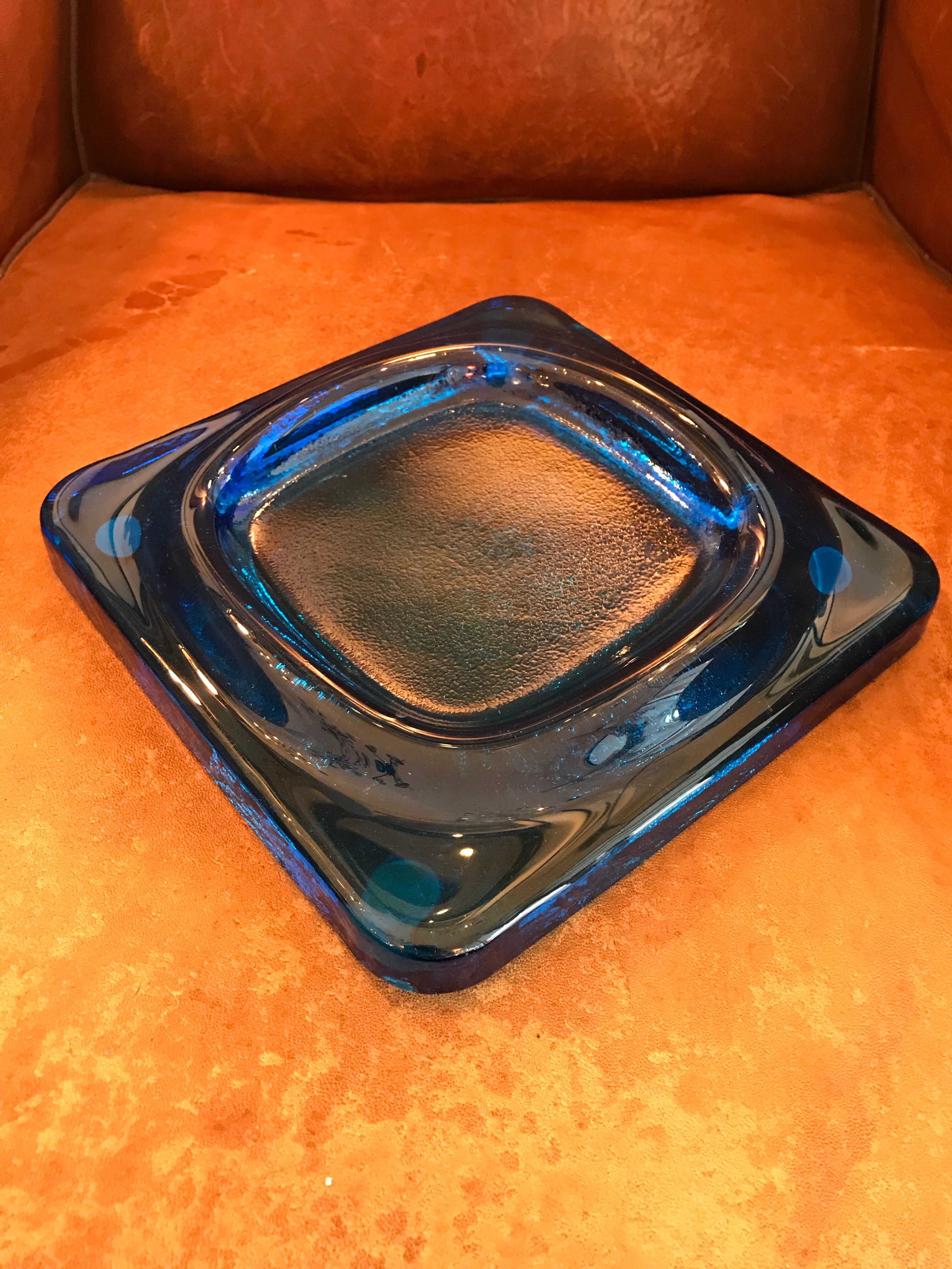 Cendrier en verre bleu 1970