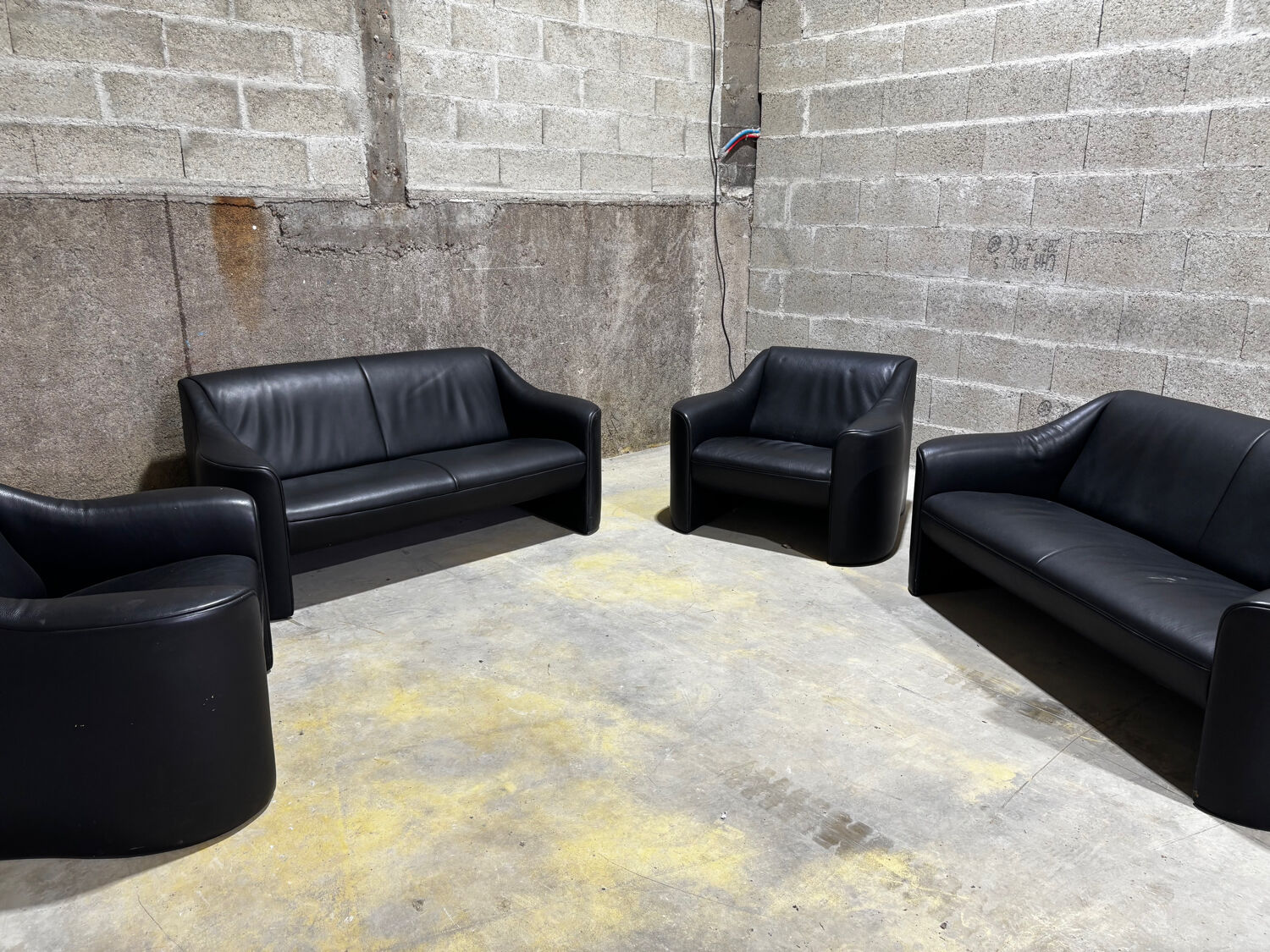 Canapés and Matteo Grassi vintage leather armchairs