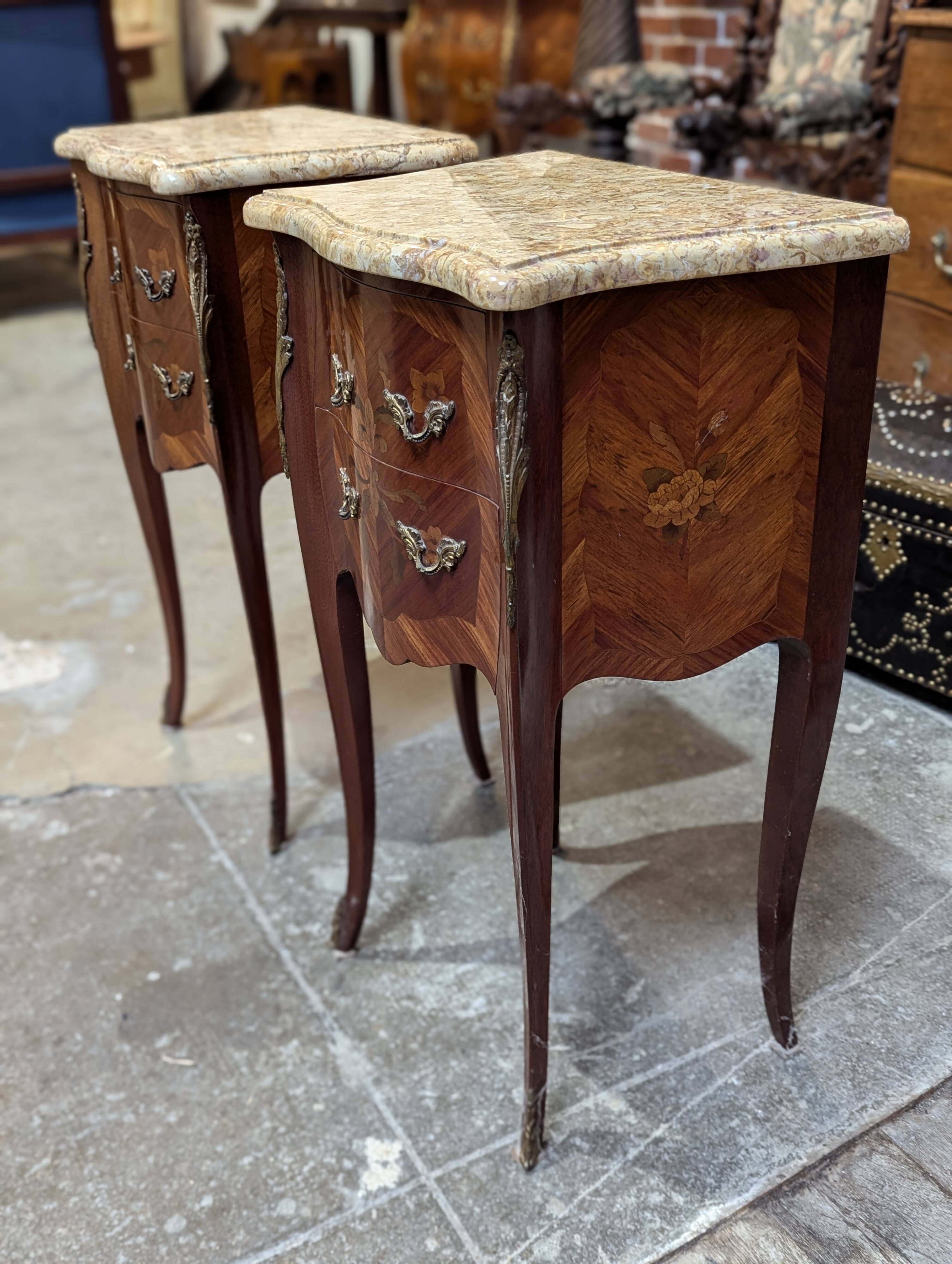 Paire chevets style louis XV