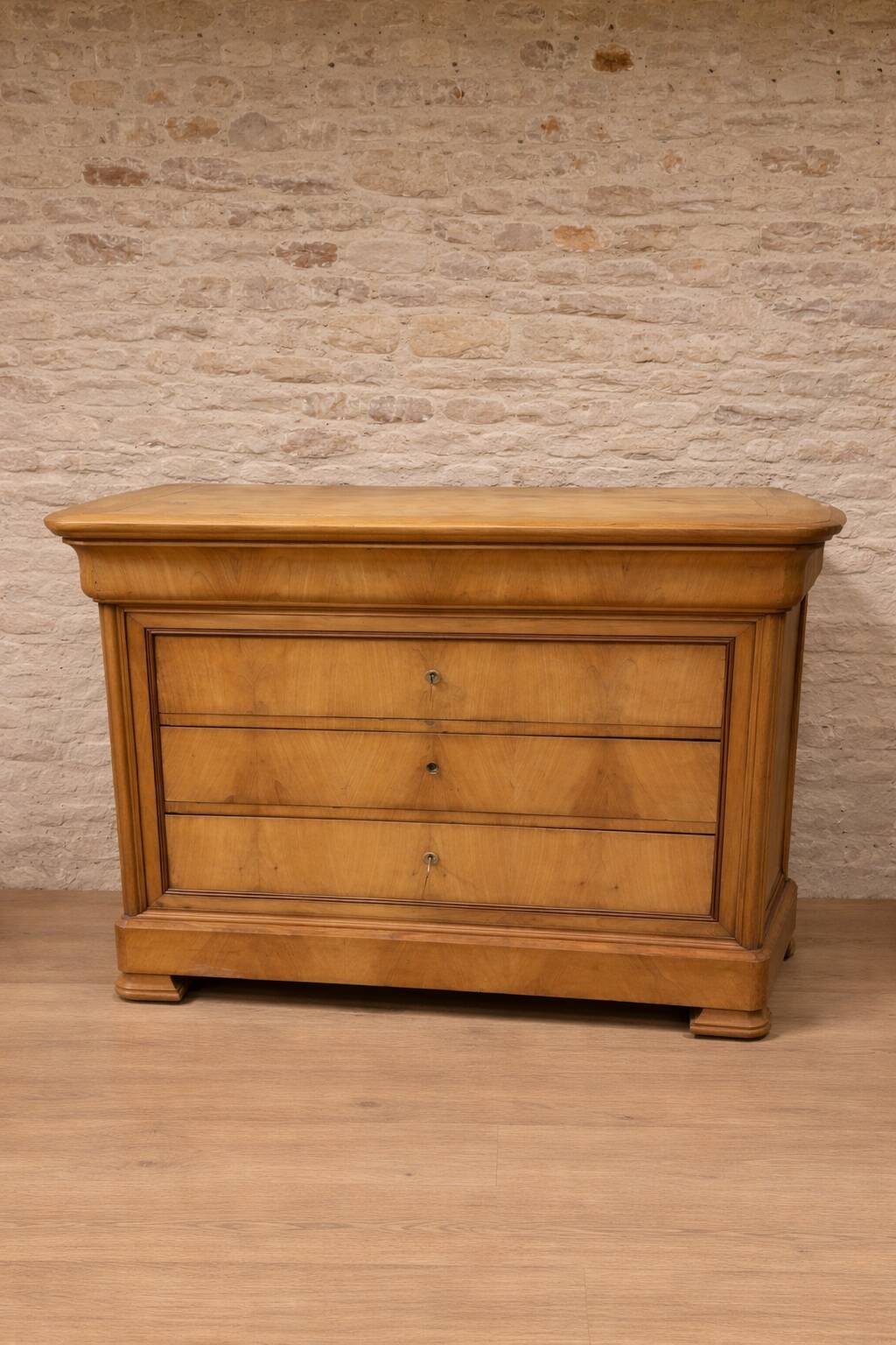 Antique sandblasted chest of drawers – classic style with authentic charm