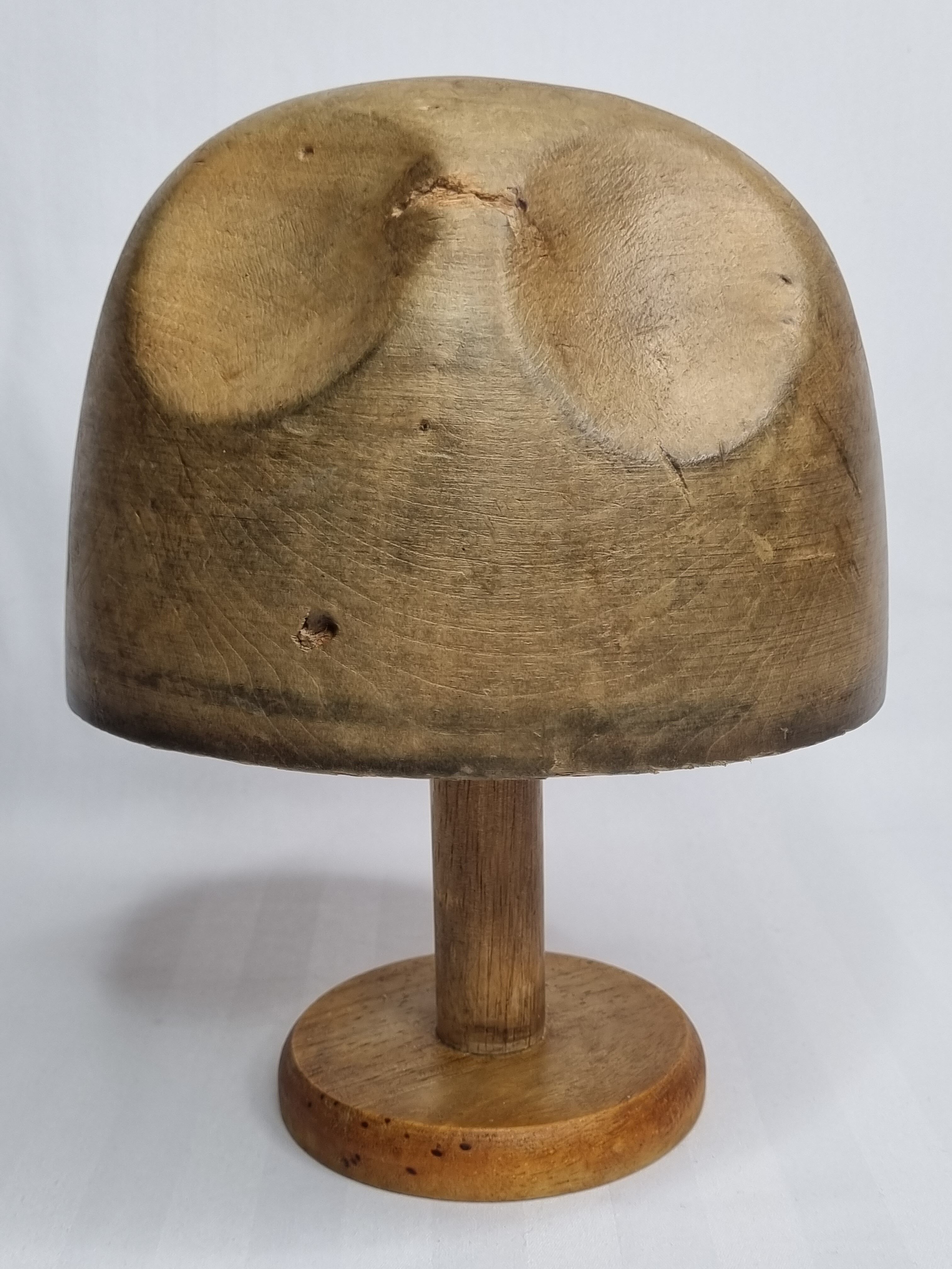 Old standing hat shape, 1900