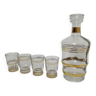 Liqueur carafe and its 4 small glasses