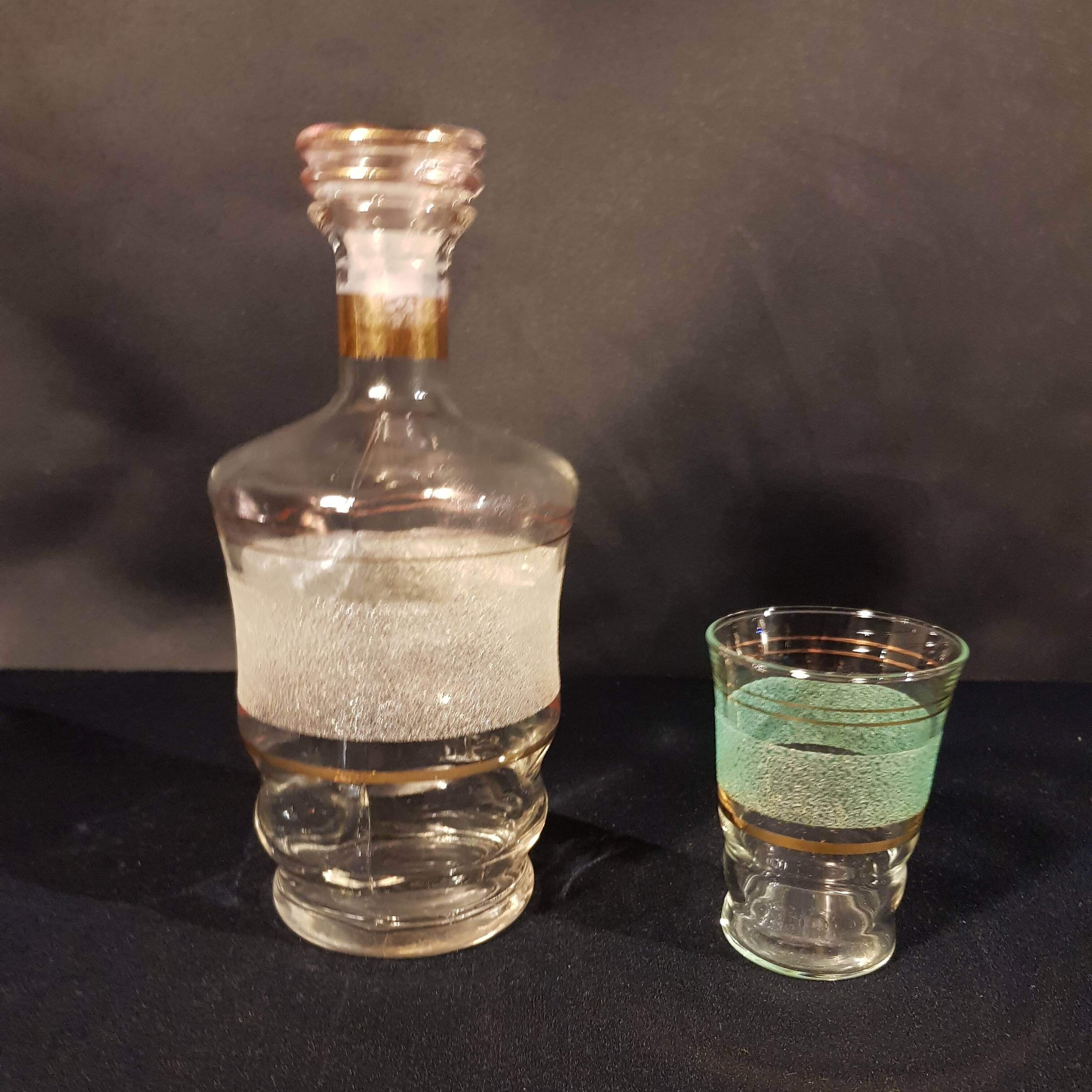 Carafe and glass in granite glass and gold edging