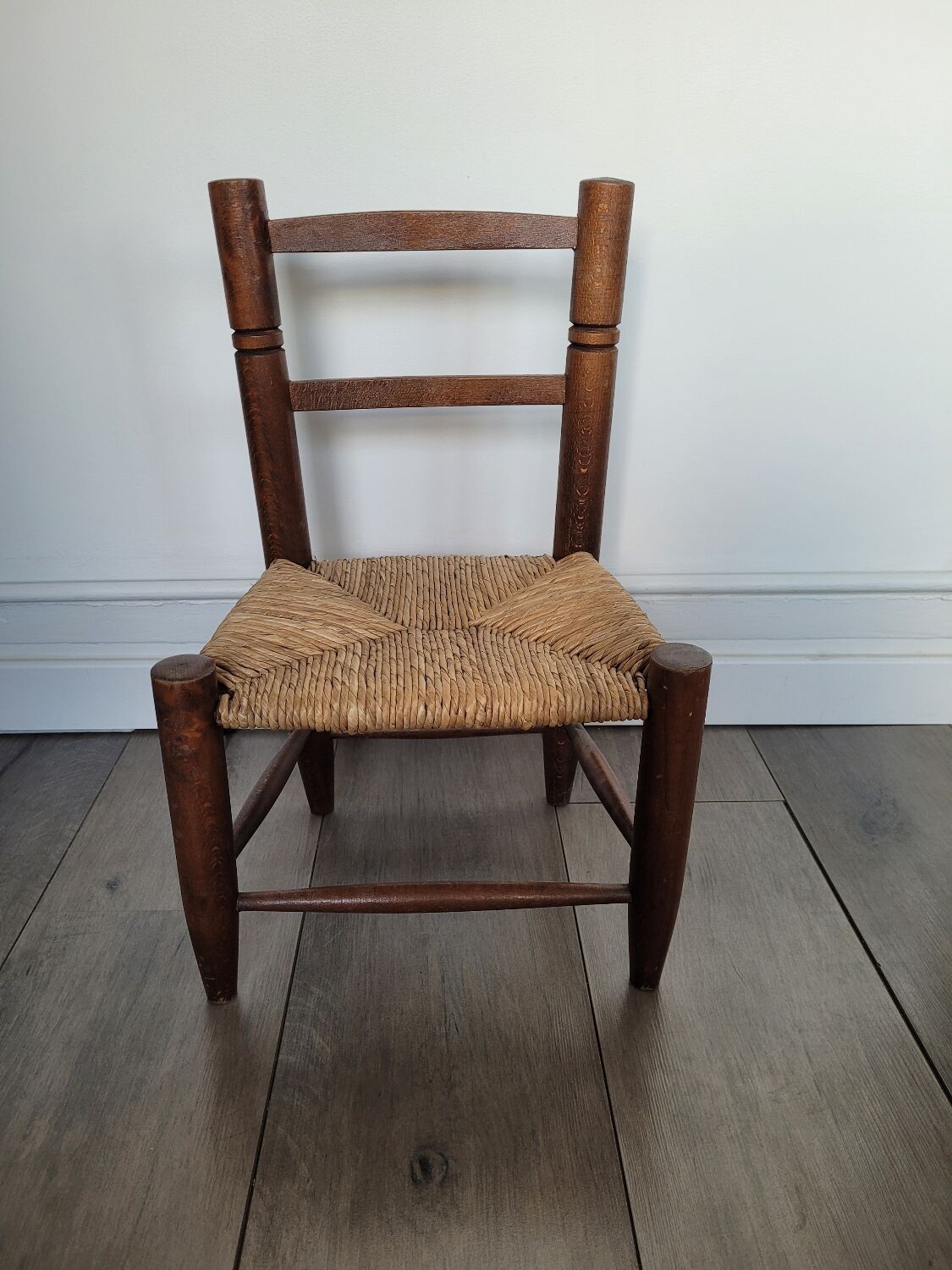 Chaise enfant ancienne en paille