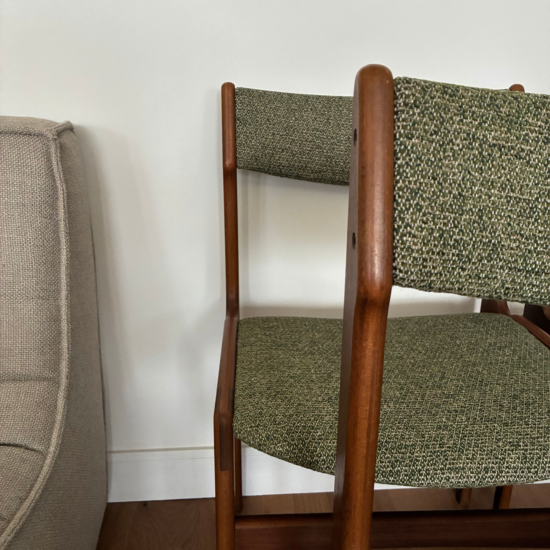 Lot of 4 1960s Scandinavian style chairs.