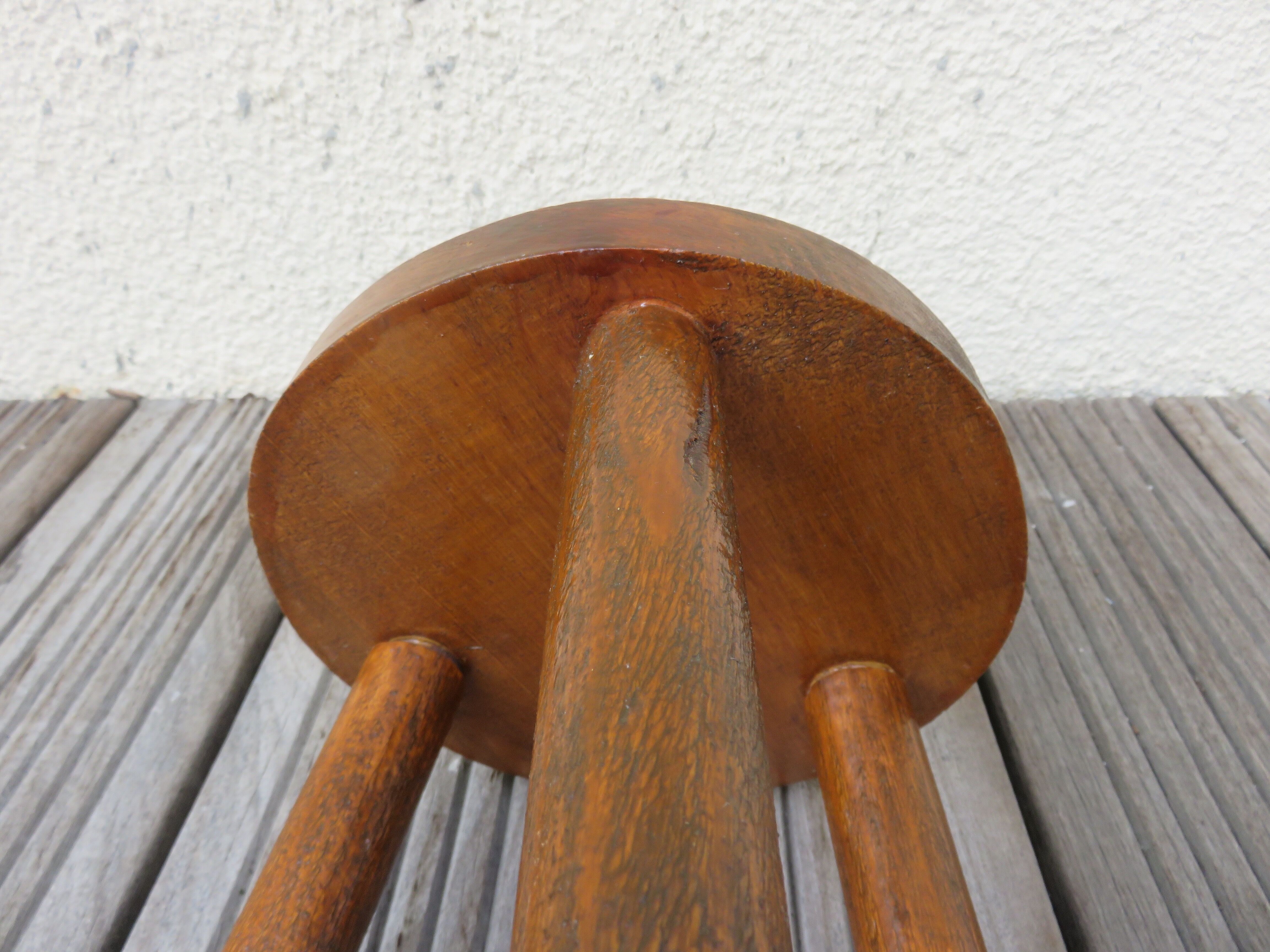 Wooden tripod stool 50/60