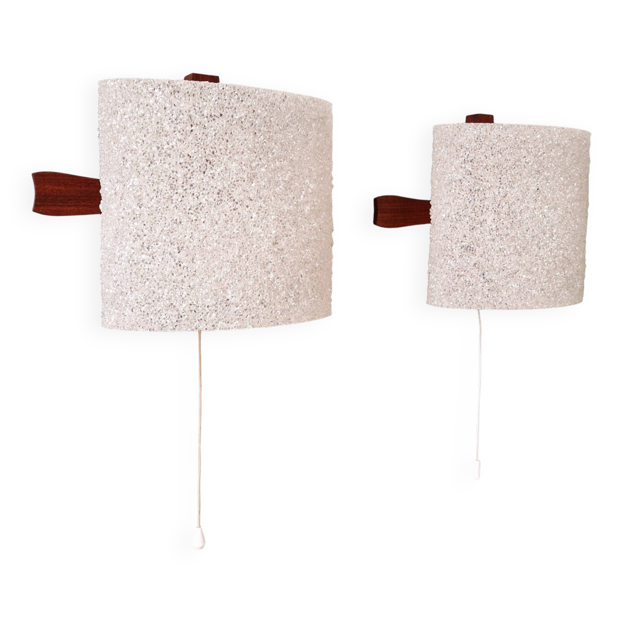Pair of Scandinavian wall sconces in teak and plastic resin, 1960.