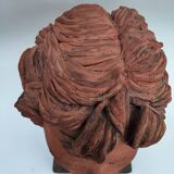 Tête de jeune homme sculptée en terre cuite