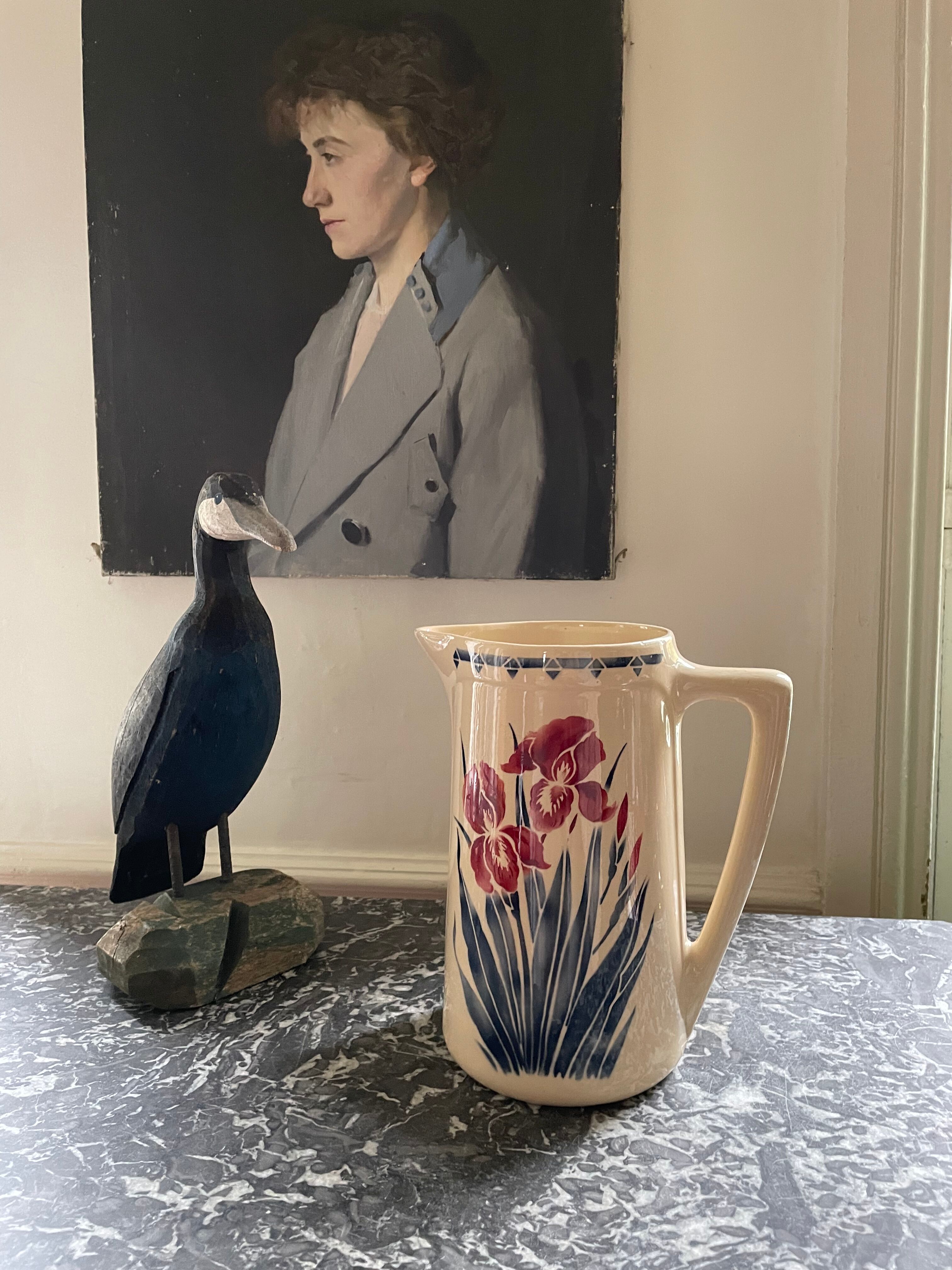 Pichet en faïence Luneville au décor d’iris