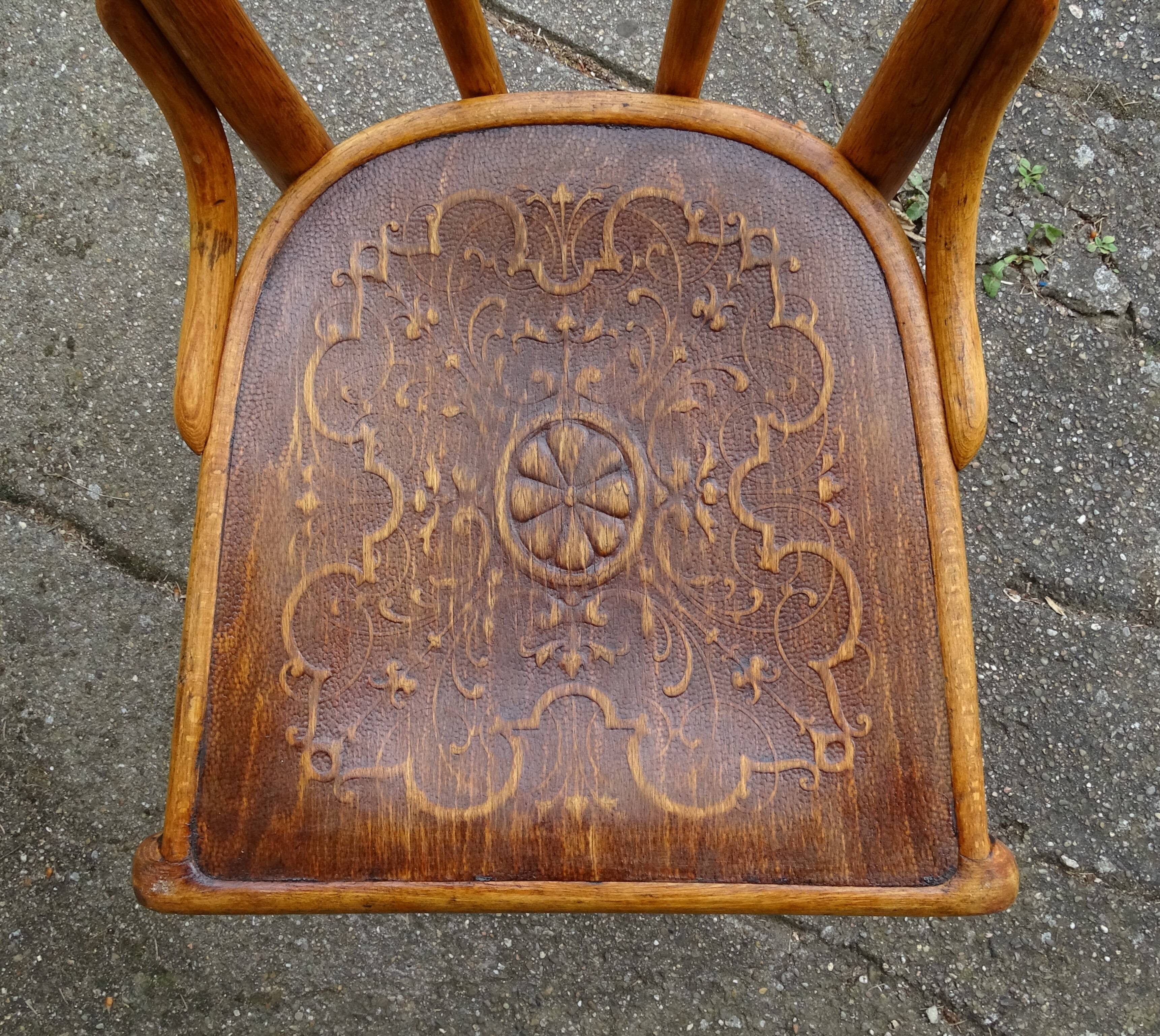 Chaise bistrot Thonet N°115 vers 1900 assise bois thermoformée