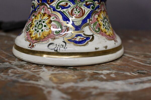 Lampe en céramique décor oriental avec signature