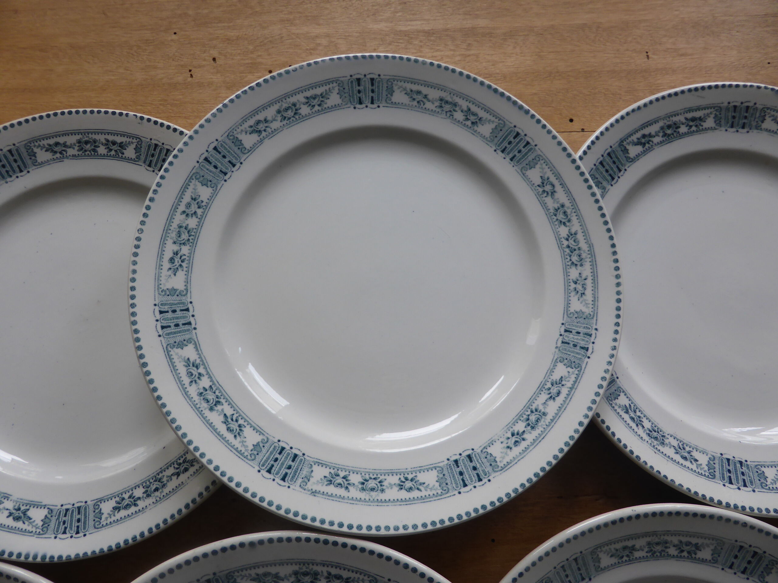 Set de 6 assiettes à dessert en terre de fer du Moulin des Loups modèle Pasteur