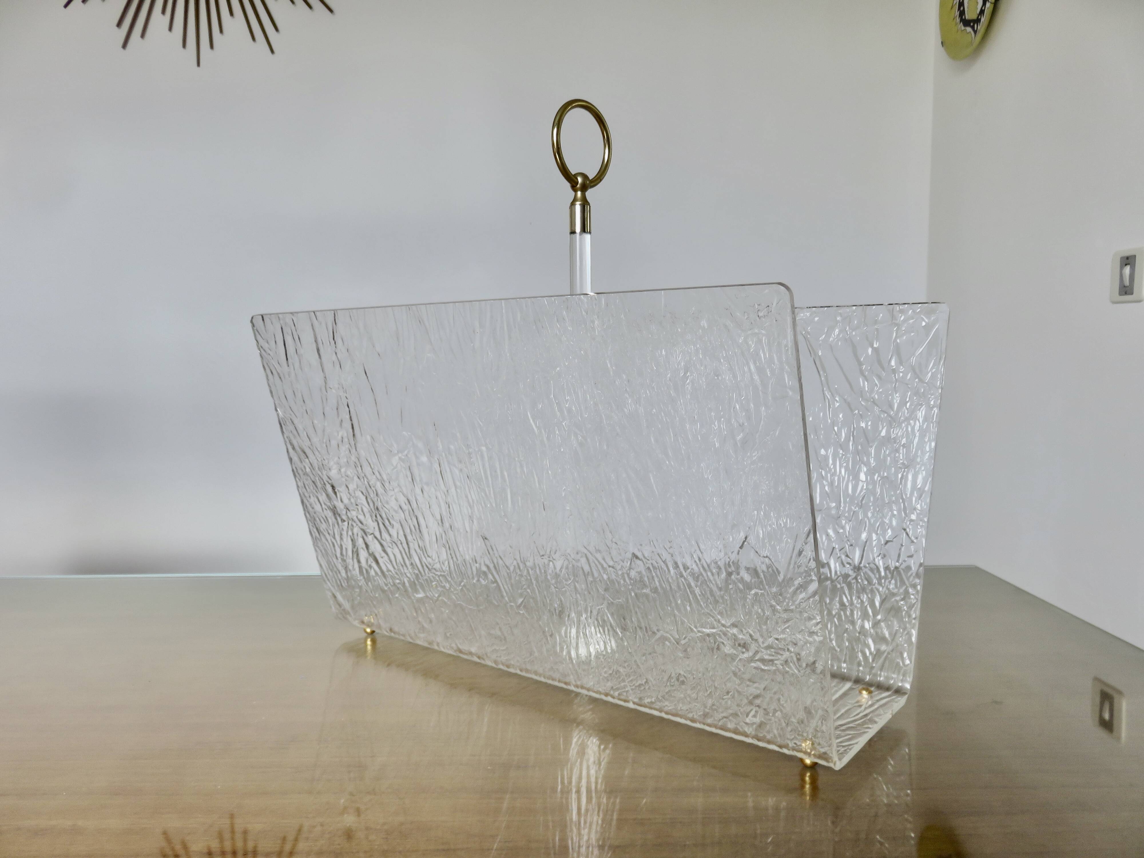"Roche Bobois" magazine rack in lucite, plexiglass, altuglas and brass, 1970