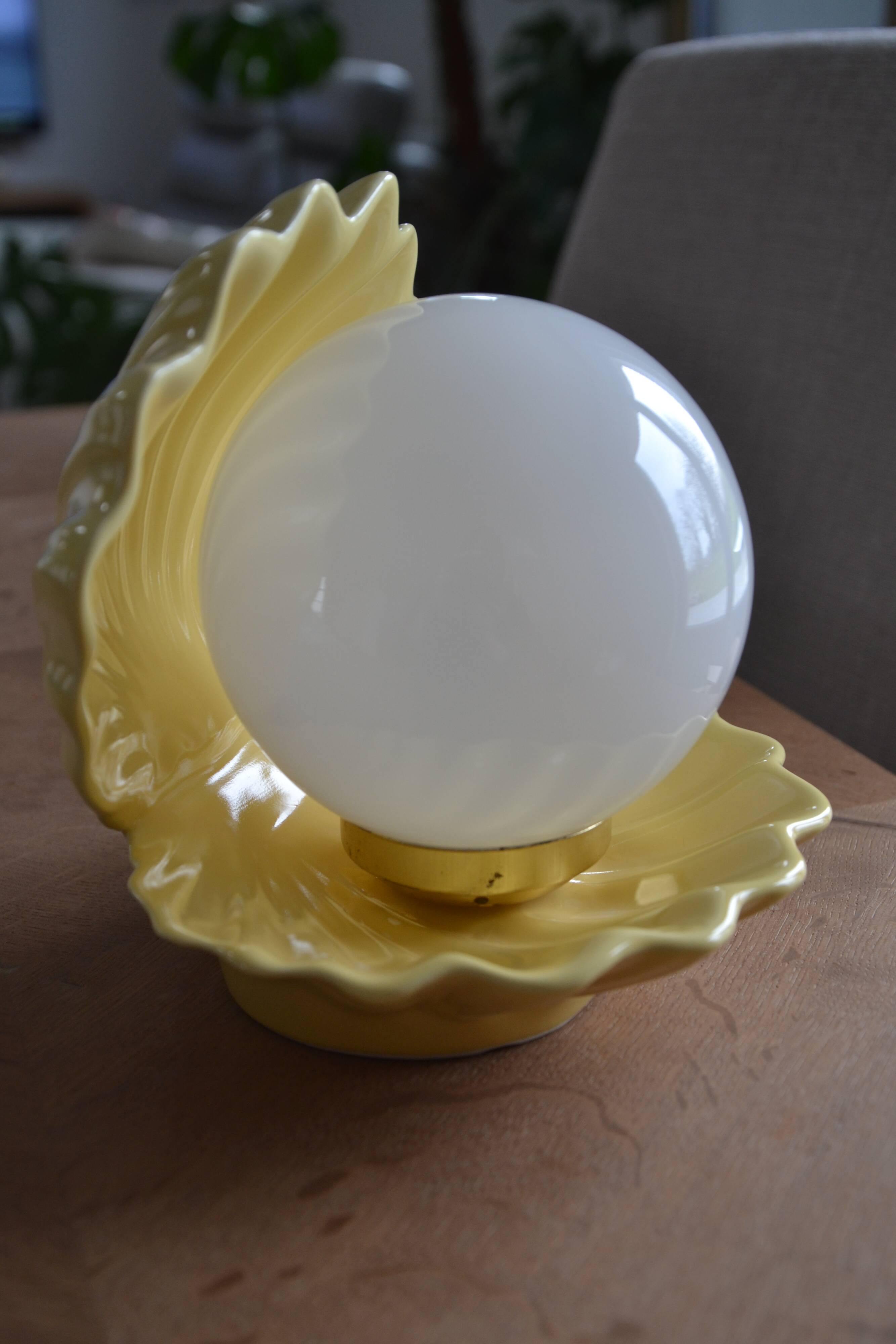 Porcelain and opaline shell lamp from the 70s-80s