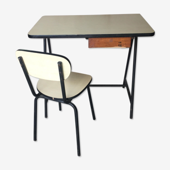 Bureau et chaise enfant en formica