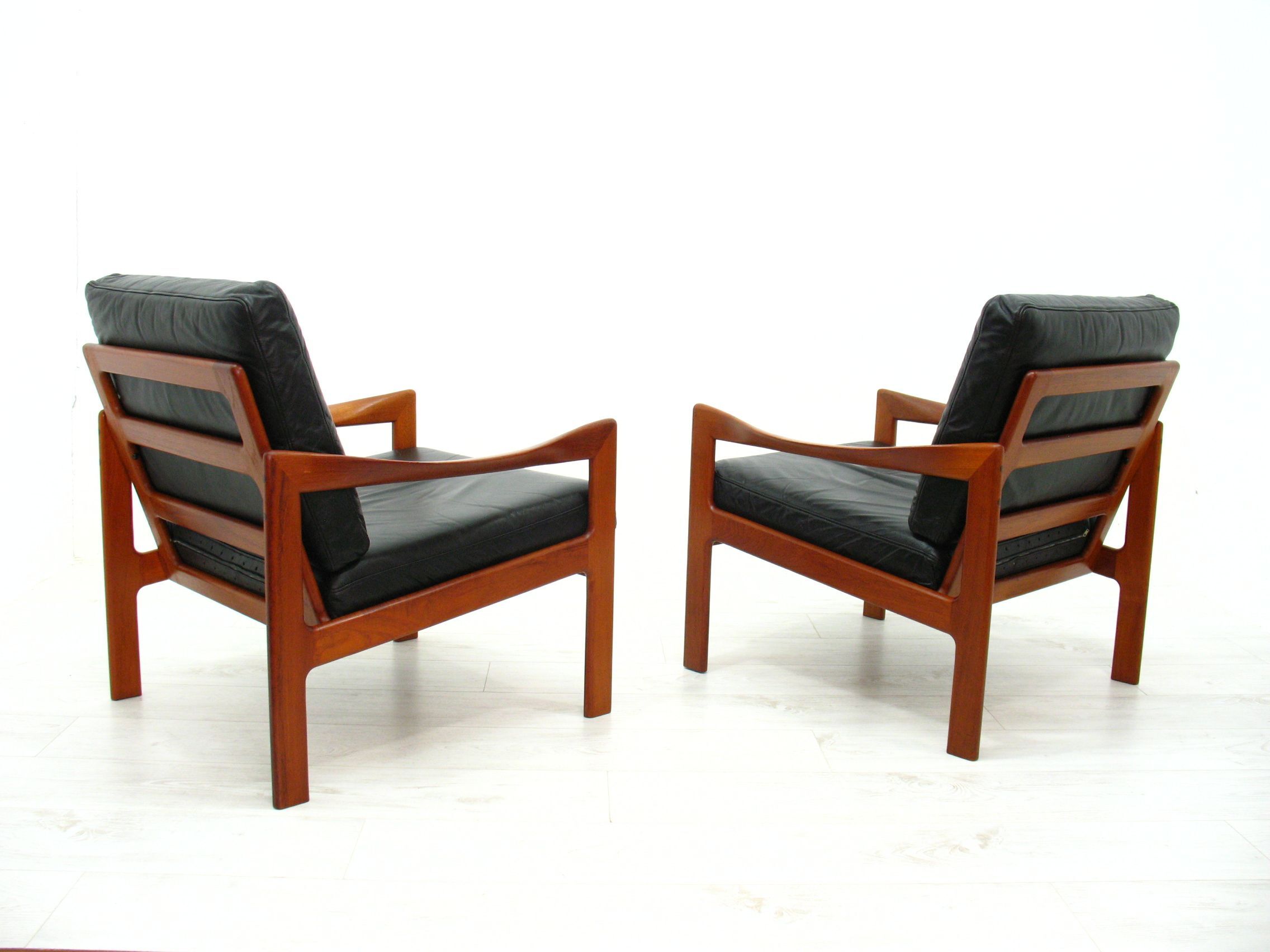Lounge chairs by Illum Walkelsø for Niels Eilersen, 1960s