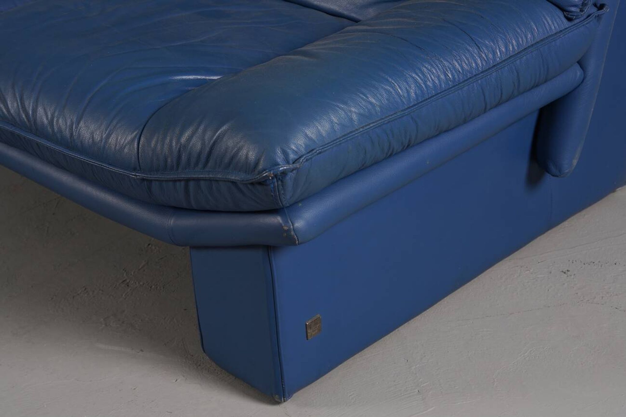 Nicoletti Salotti post-modern leather sofa, Italy 1980s