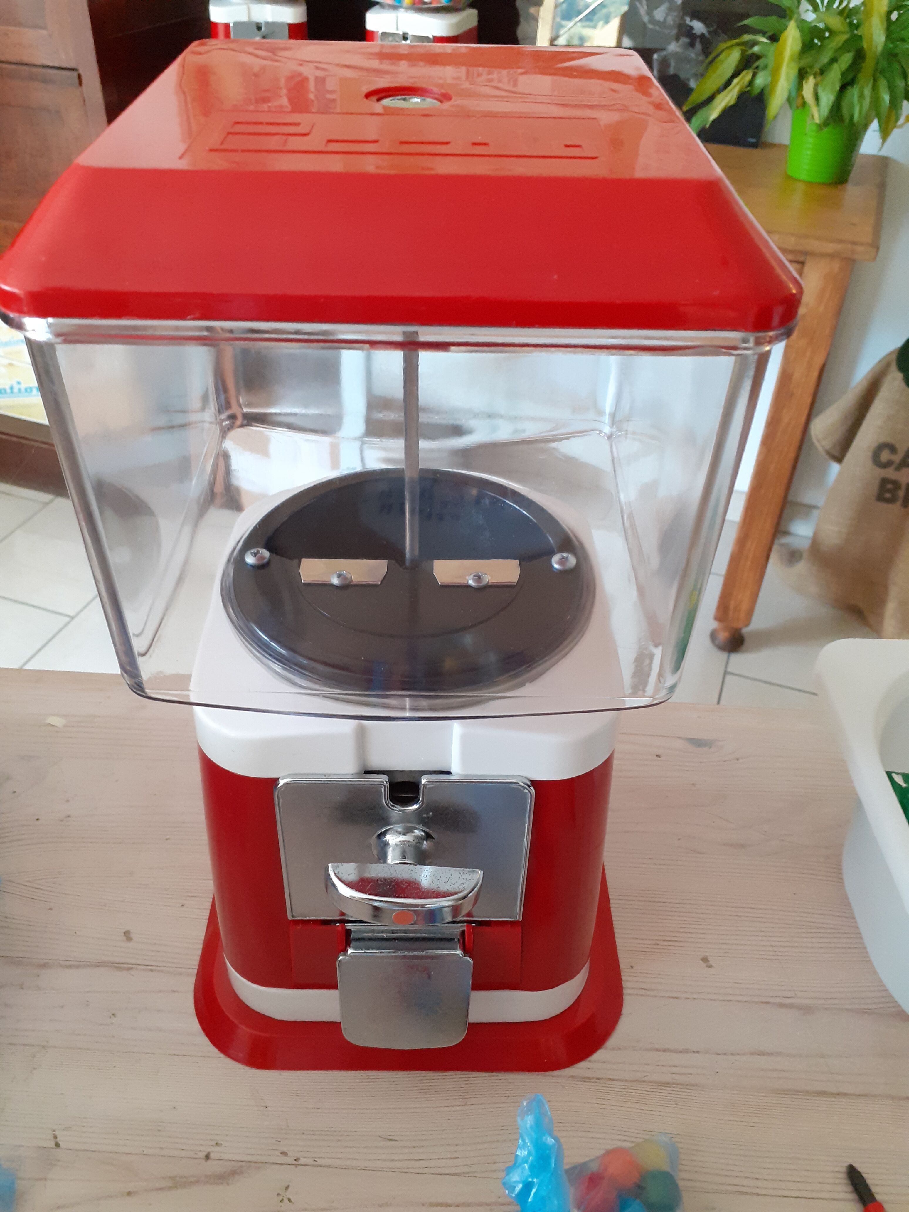 Chewing gums distributor, 80s