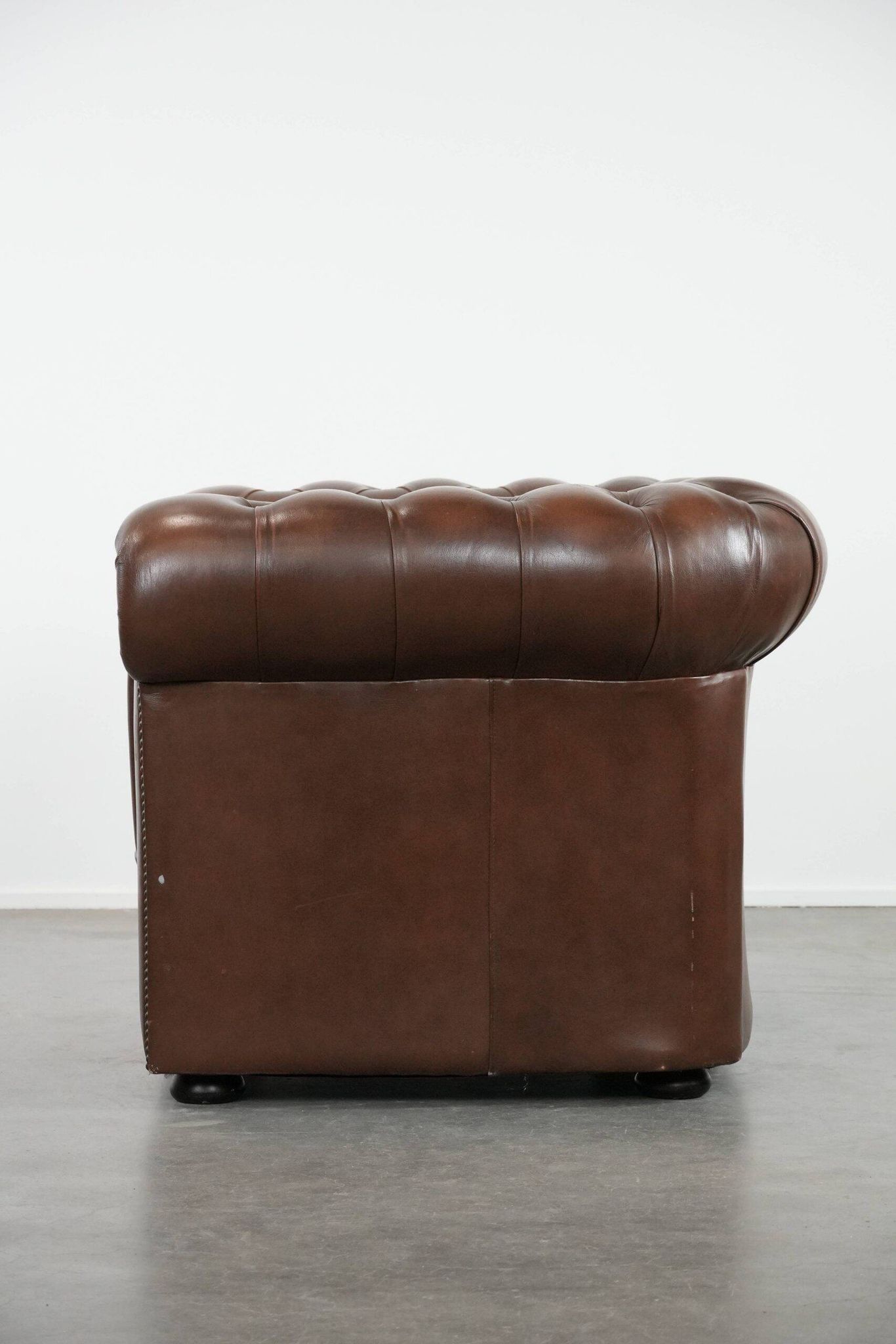 Brown cowhide leather Chesterfield club armchair in English style