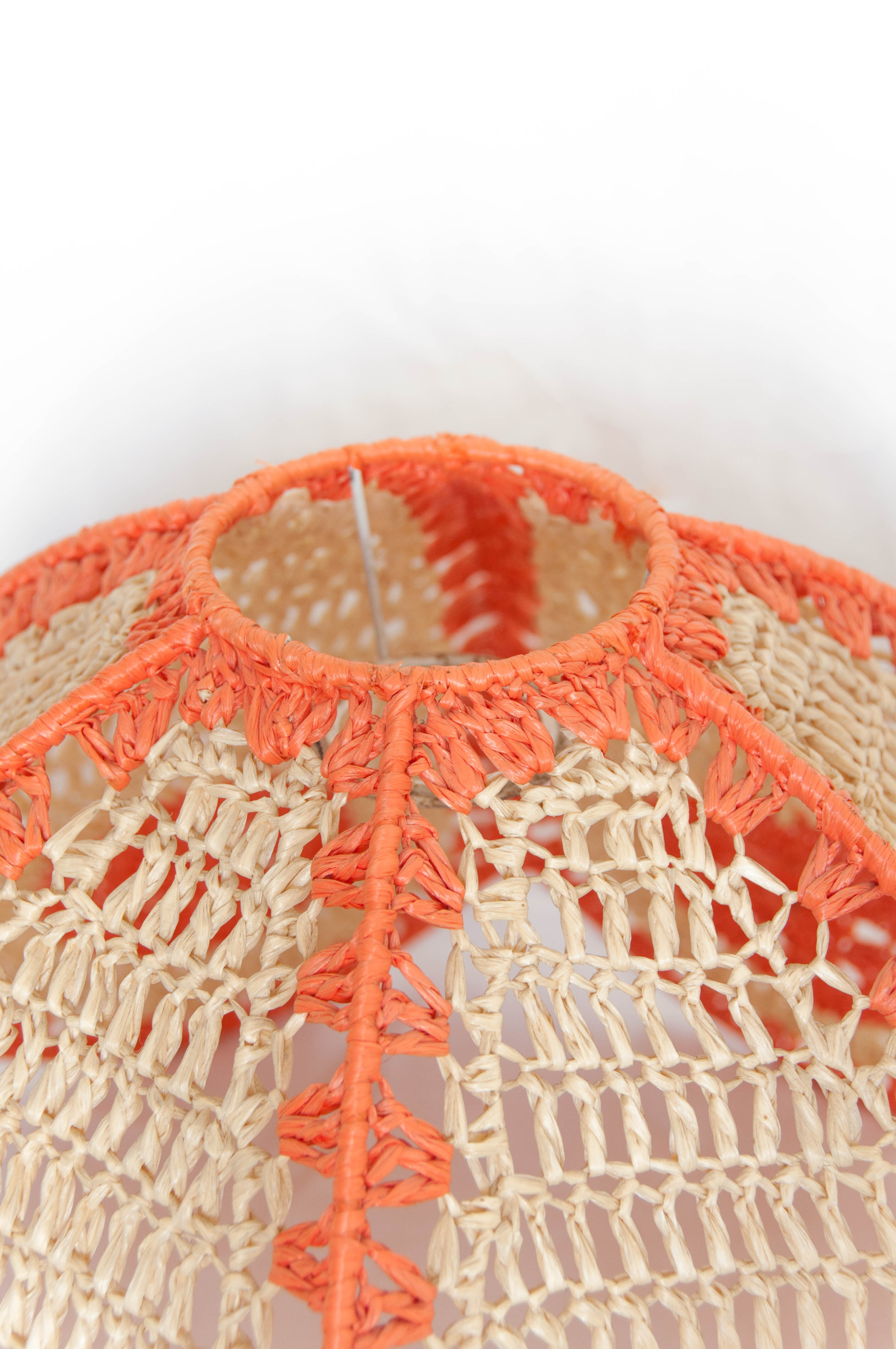 Vintage suspension in salmon pink wicker