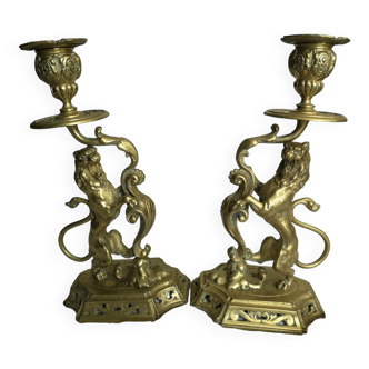 Paires de bougeoirs en bronze (laiton moulé)