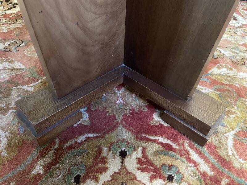 Art deco period pedestal table in solid mahogany
