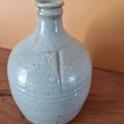Vase, bouteille, soliflore en grès émaillé vert, Fred Ferry