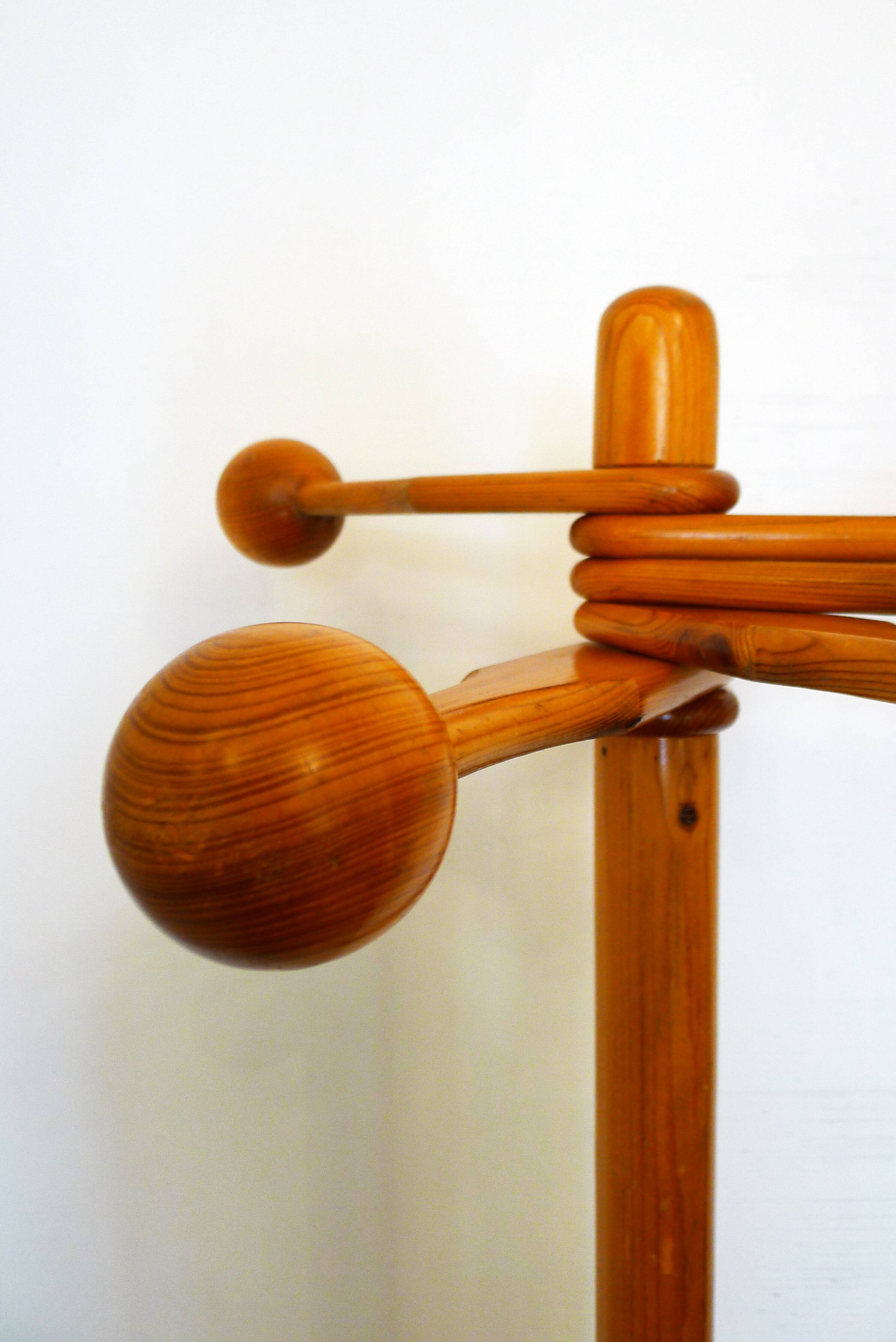 Satellite coat rack, 6 ball hooks on pivot, made of wood (pine)