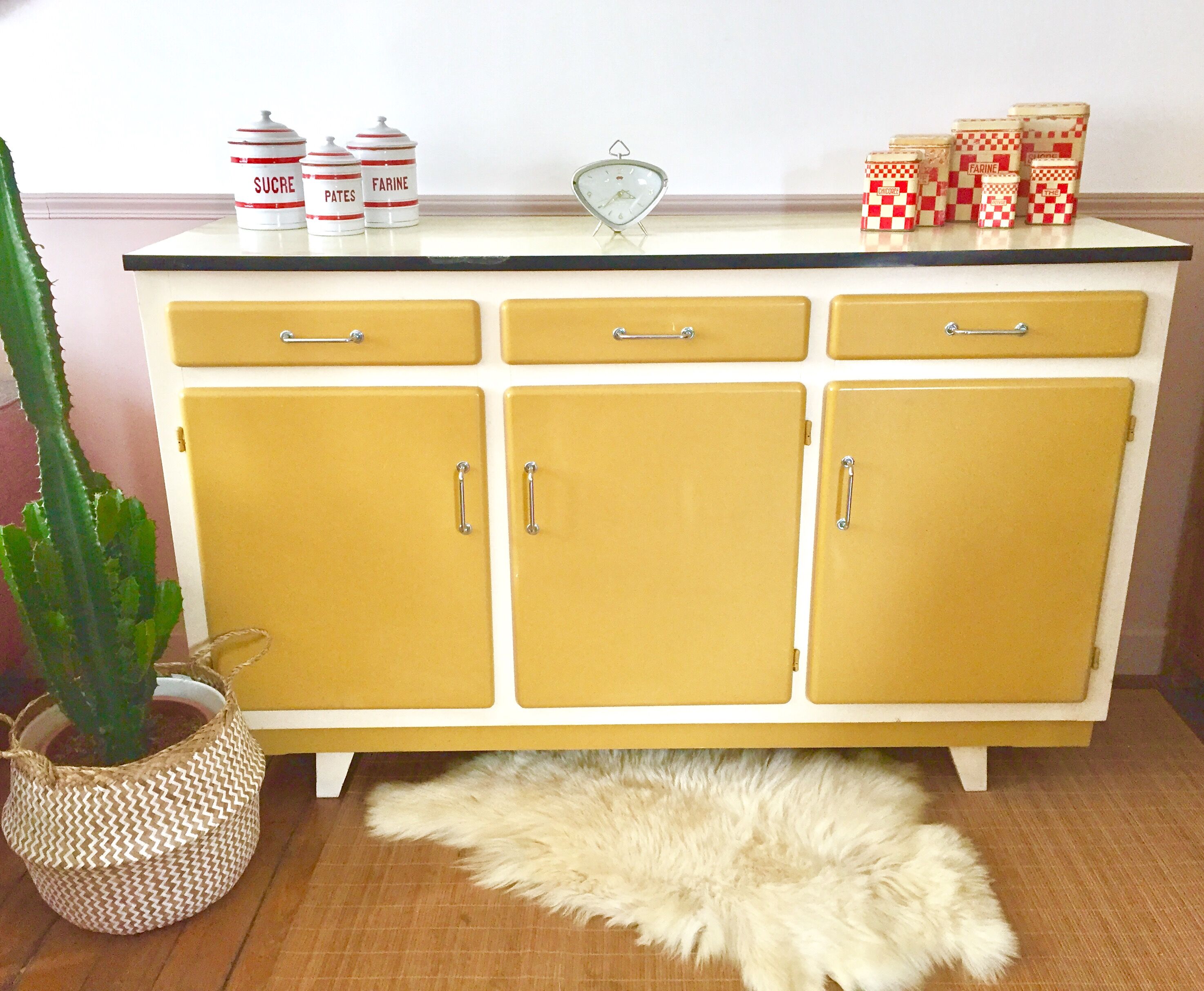 Buffet mado formica jaune moutarde pieds compas vintage