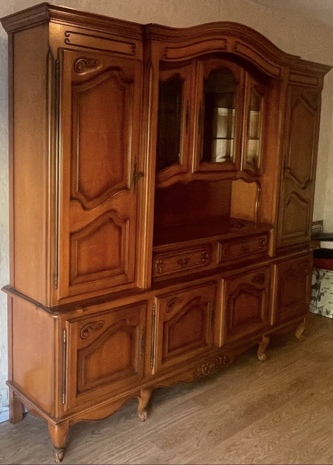 Buffet vaisselier style louis xv en merisier