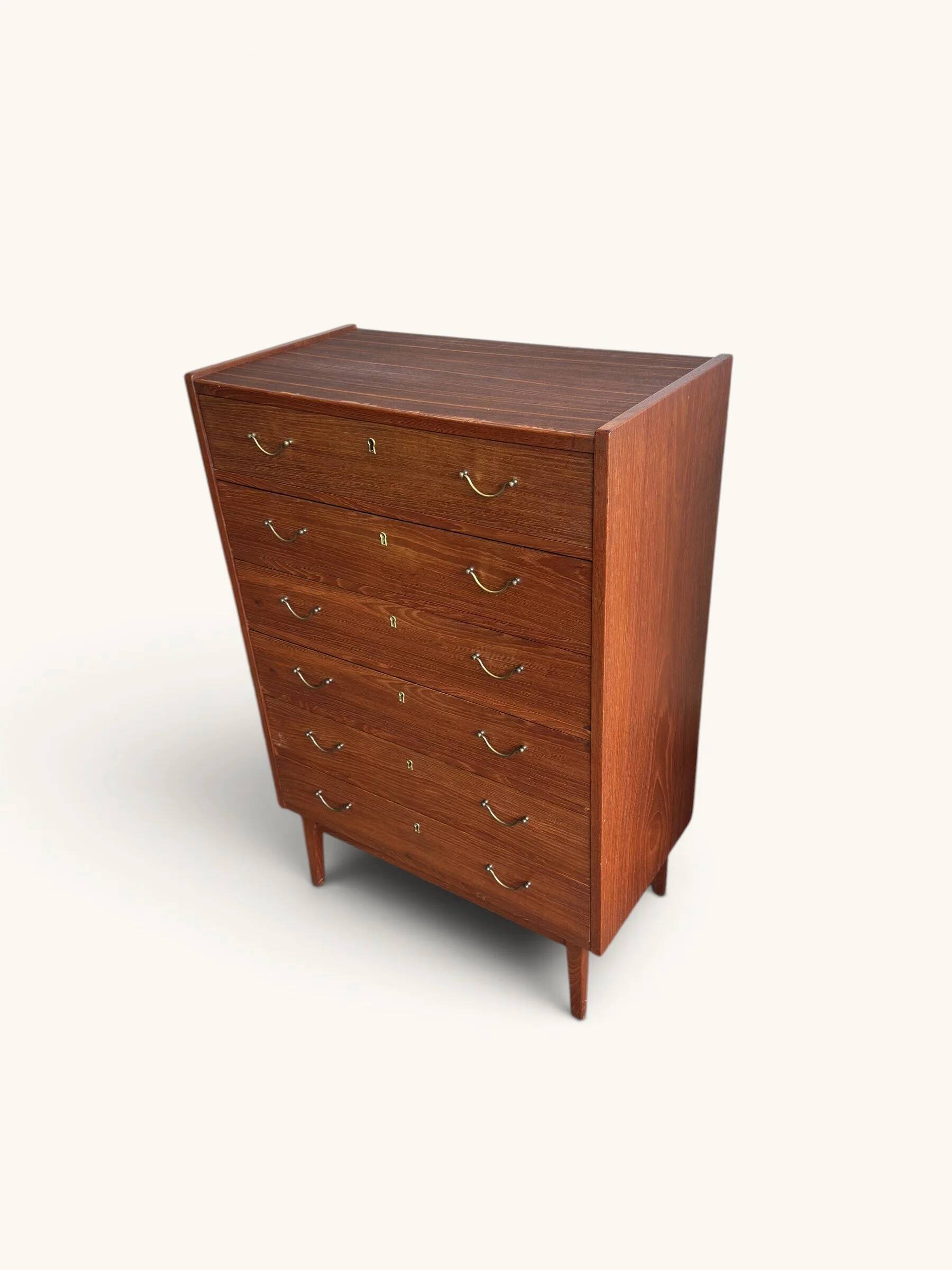 Chiffonnier danois vintage « tallboy » en placage teck