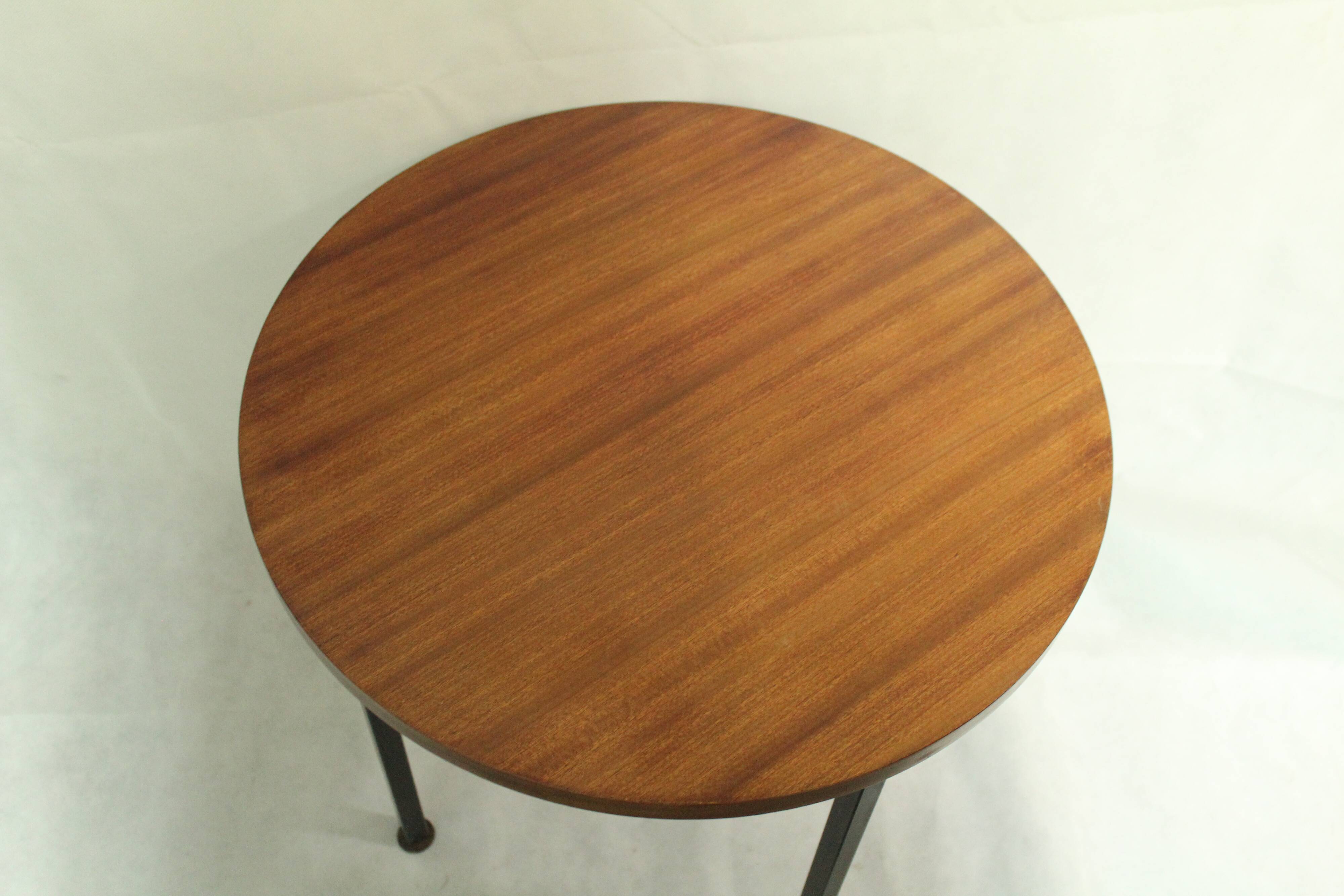 Scandinavian round table