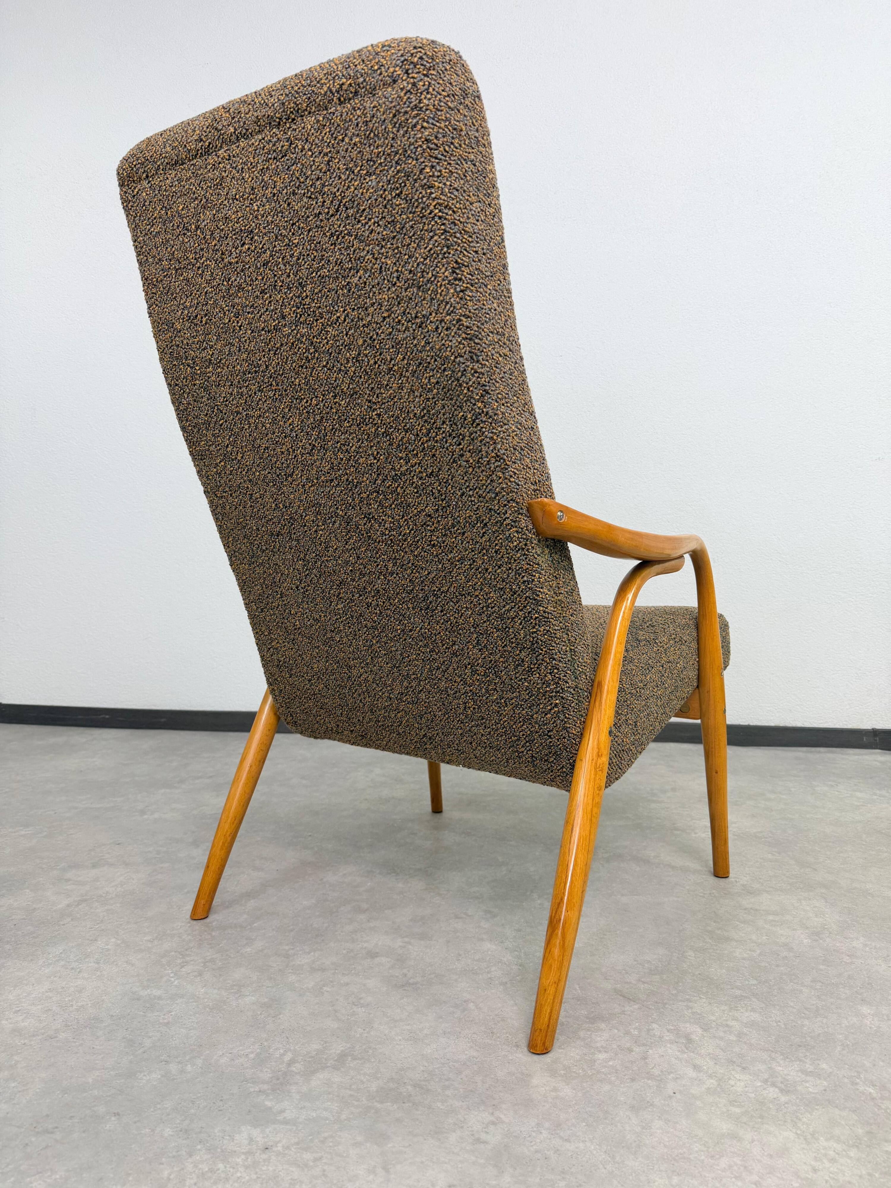 Mid-century modern armchairs Ton 947 by Antonín Šuman