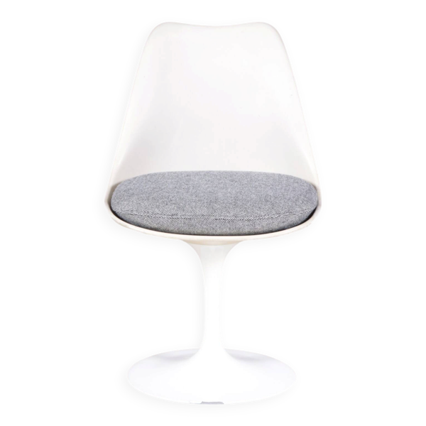 Chaise Tulipe des années 1970 en aluminium blanc revêtu avec plastique et tissu.